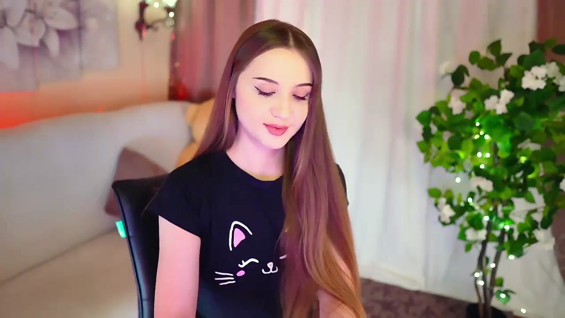 Gallery image thumbnail from Innocent_Soul's myfreecams stream on, 11/18/2023, 15:43 image 16 of 20