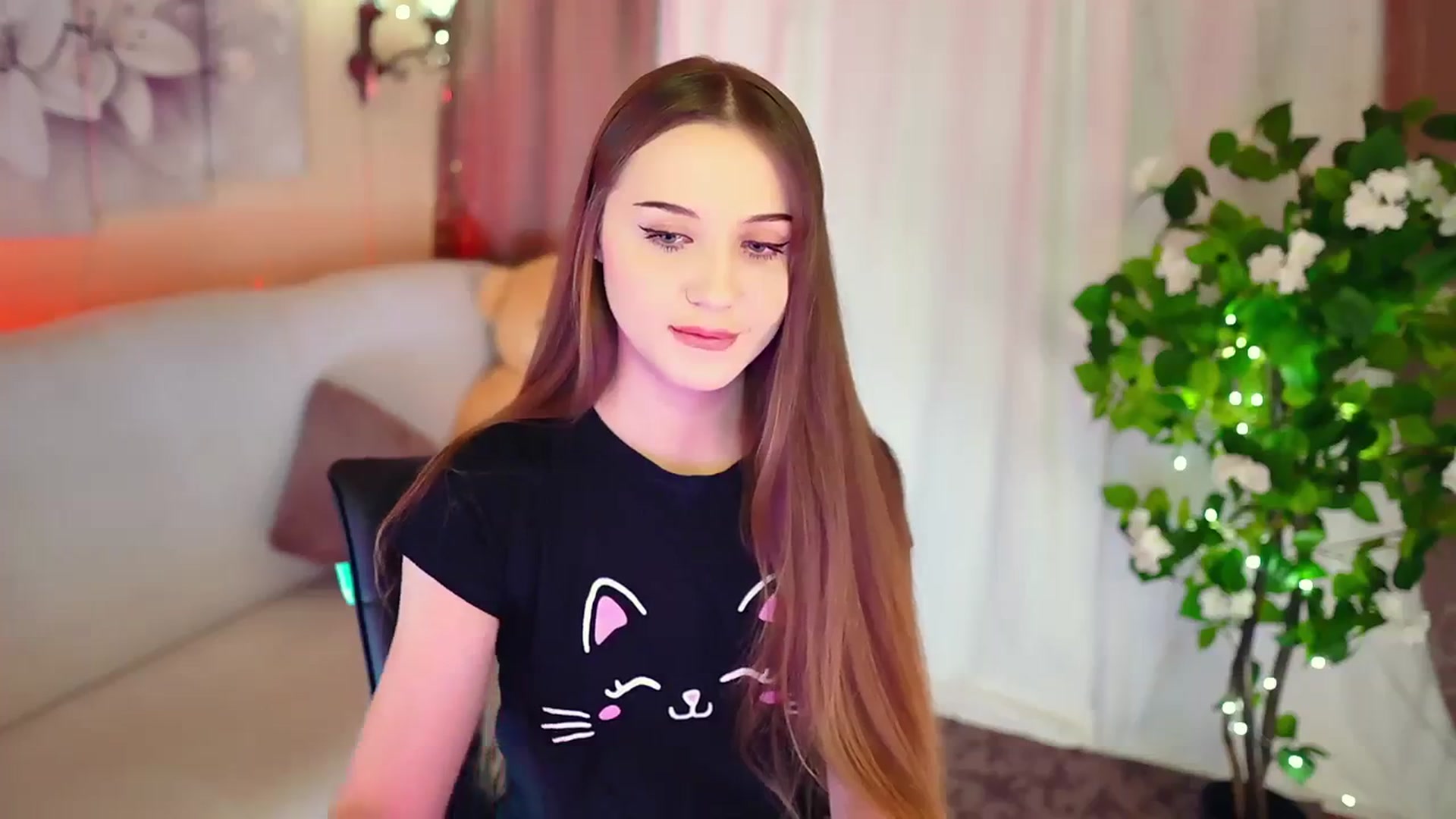 Gallery image thumbnail from Innocent_Soul's myfreecams stream on, 11/18/2023, 15:43 image 12 of 20