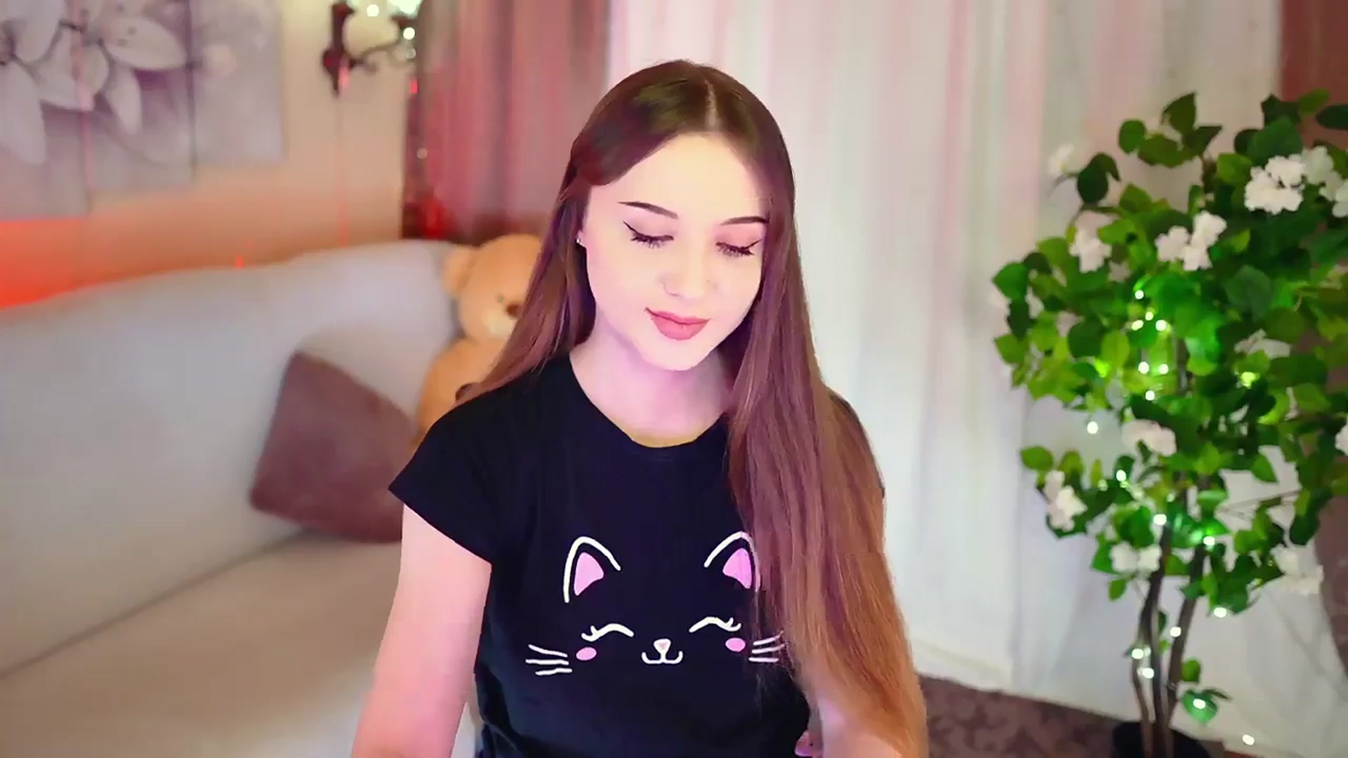 Gallery image thumbnail from Innocent_Soul's myfreecams stream on, 11/18/2023, 15:43 image 3 of 20