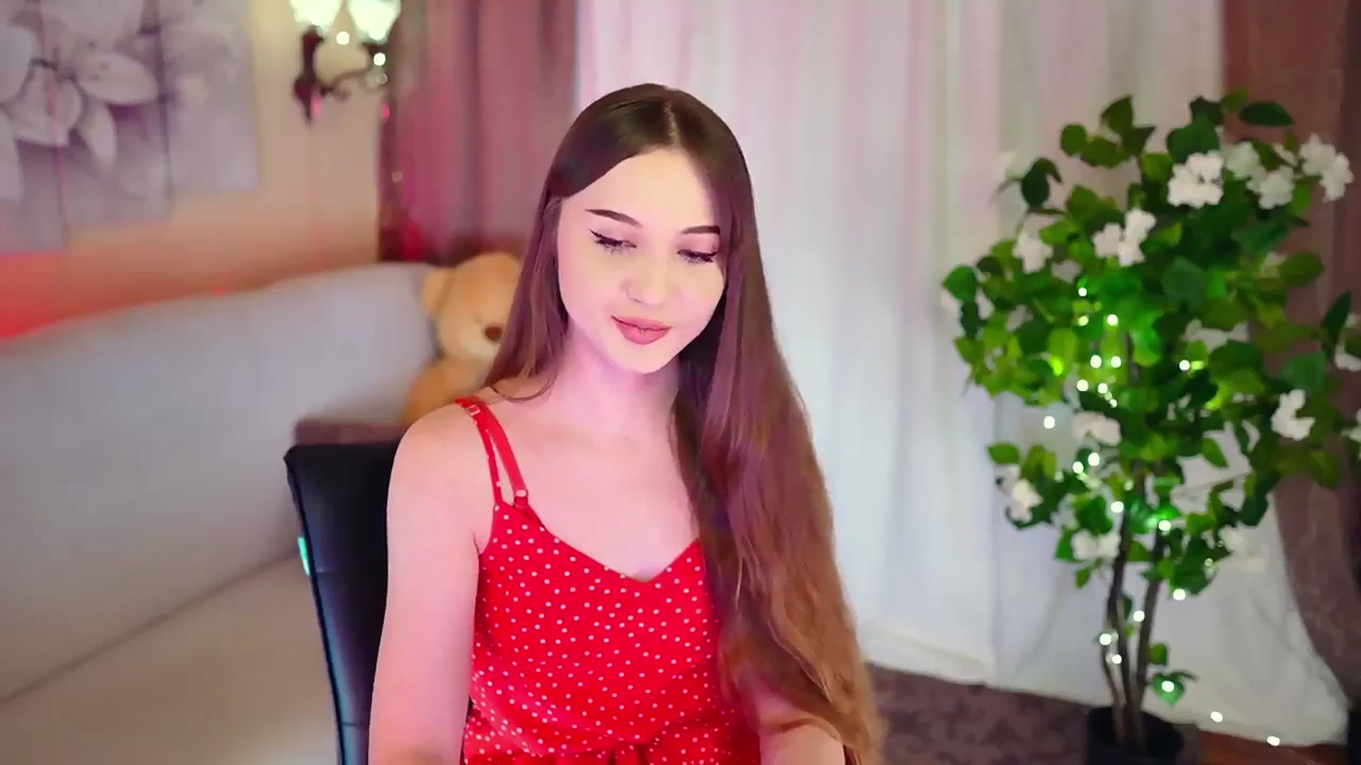 Gallery image thumbnail from Innocent_Soul's myfreecams stream on, 11/25/2023, 14:27 image 9 of 20