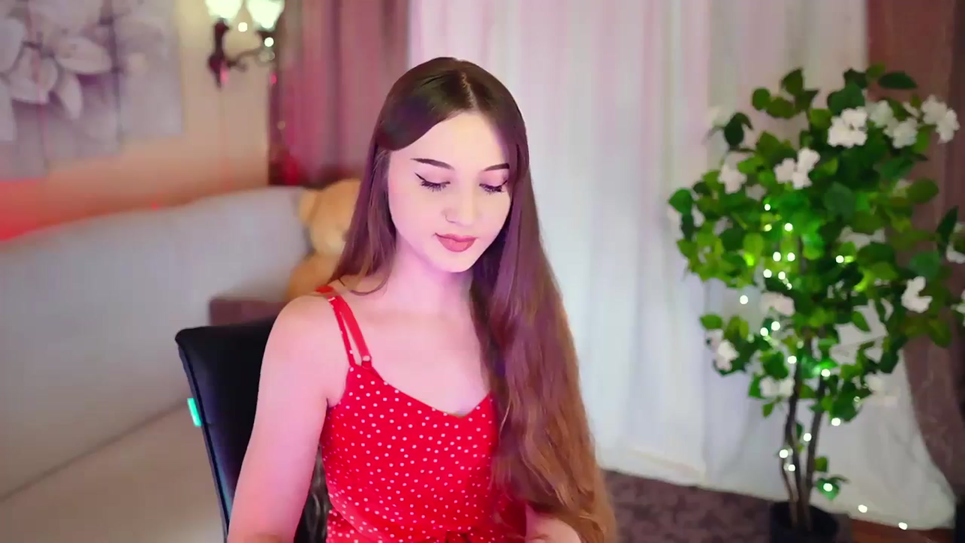 Gallery image thumbnail from Innocent_Soul's myfreecams stream on, 11/25/2023, 14:27 image 10 of 20