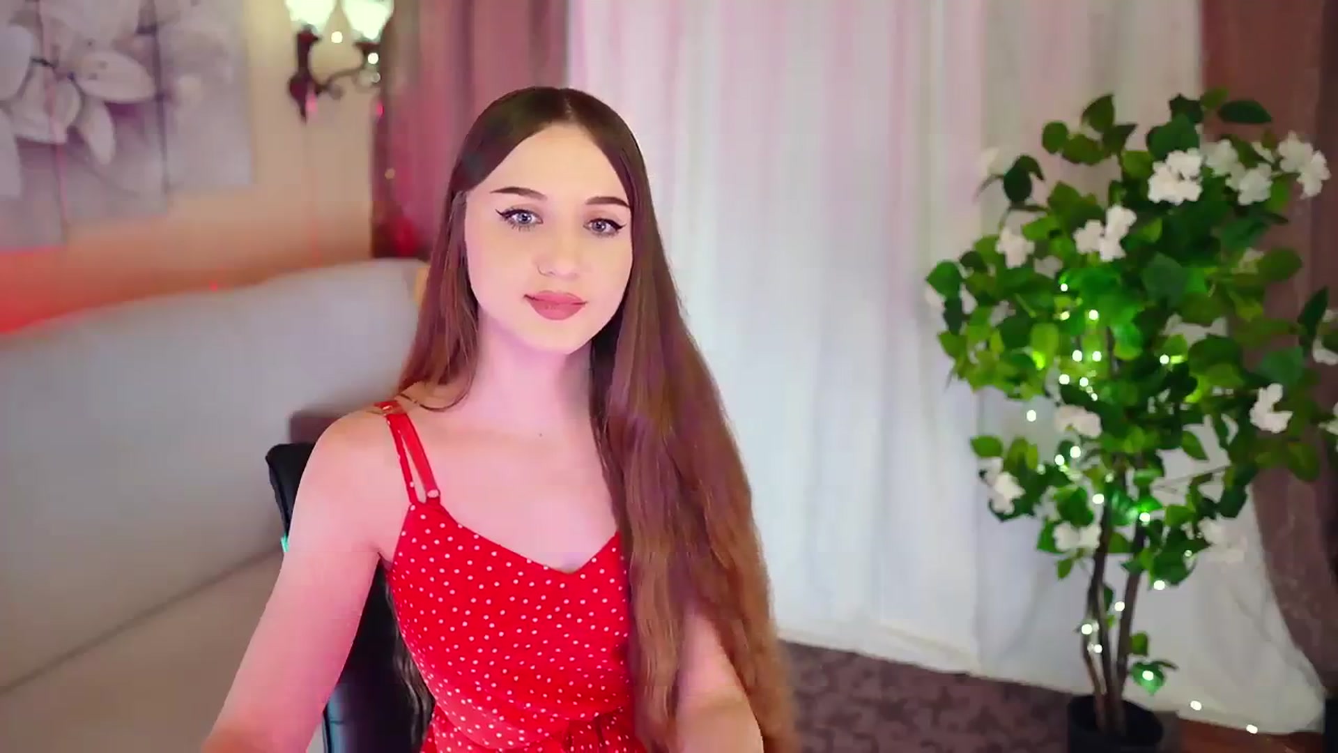 Gallery image thumbnail from Innocent_Soul's myfreecams stream on, 11/25/2023, 14:27 image 15 of 20