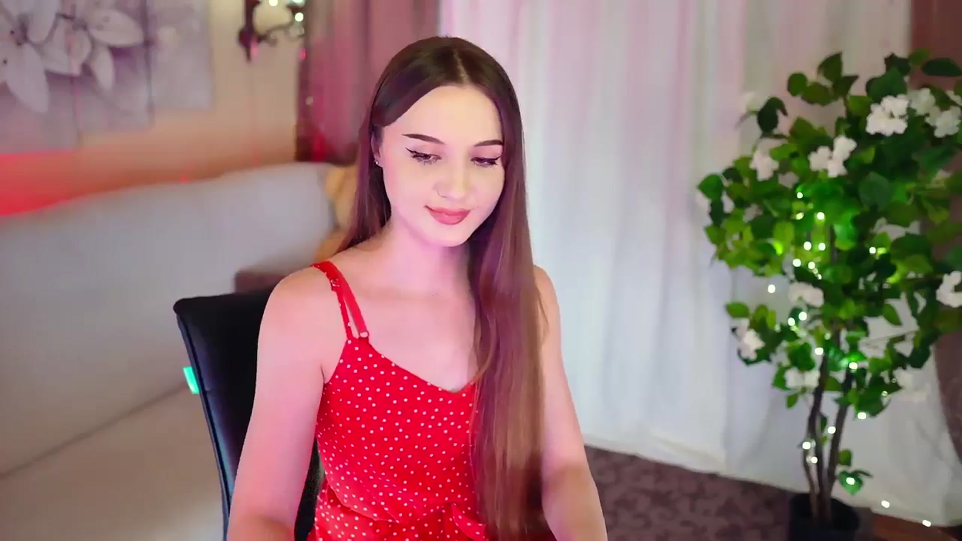 Gallery image thumbnail from Innocent_Soul's myfreecams stream on, 11/25/2023, 19:05 image 6 of 20