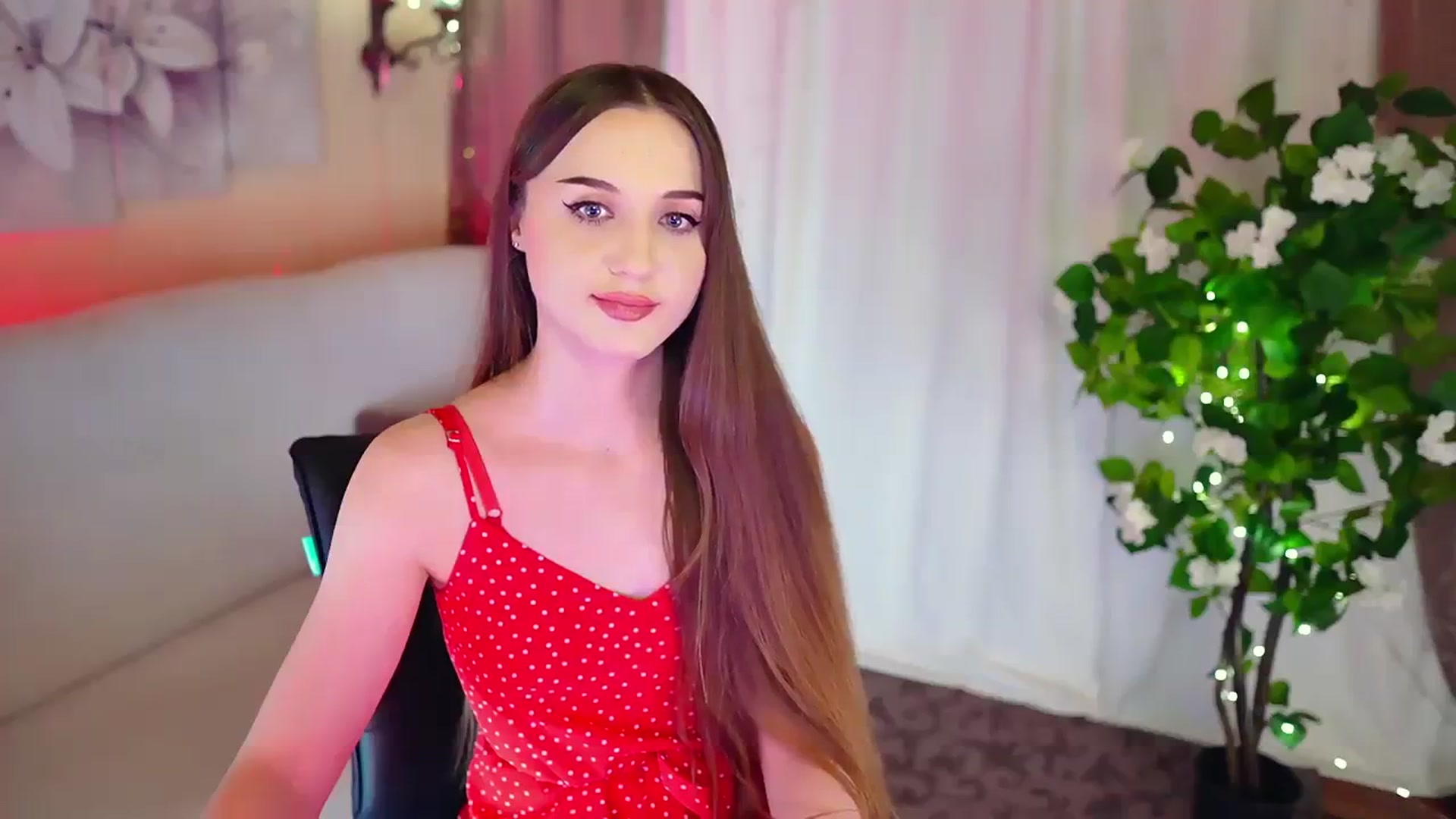 Gallery image thumbnail from Innocent_Soul's myfreecams stream on, 11/25/2023, 19:05 image 11 of 20