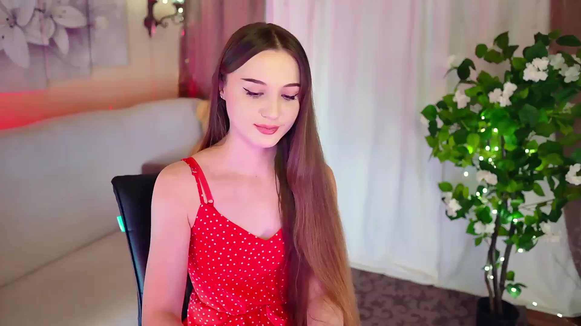 Gallery image thumbnail from Innocent_Soul's myfreecams stream on, 11/25/2023, 19:05 image 4 of 20