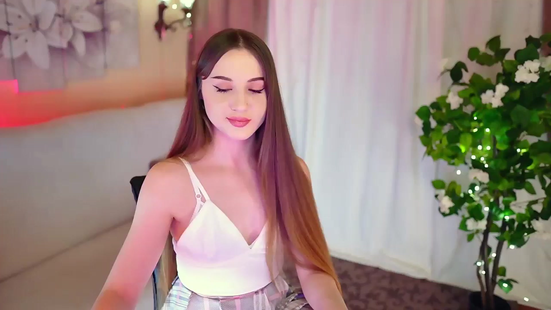 Gallery image thumbnail from Innocent_Soul's myfreecams stream on, 11/28/2023, 11:09 image 17 of 20