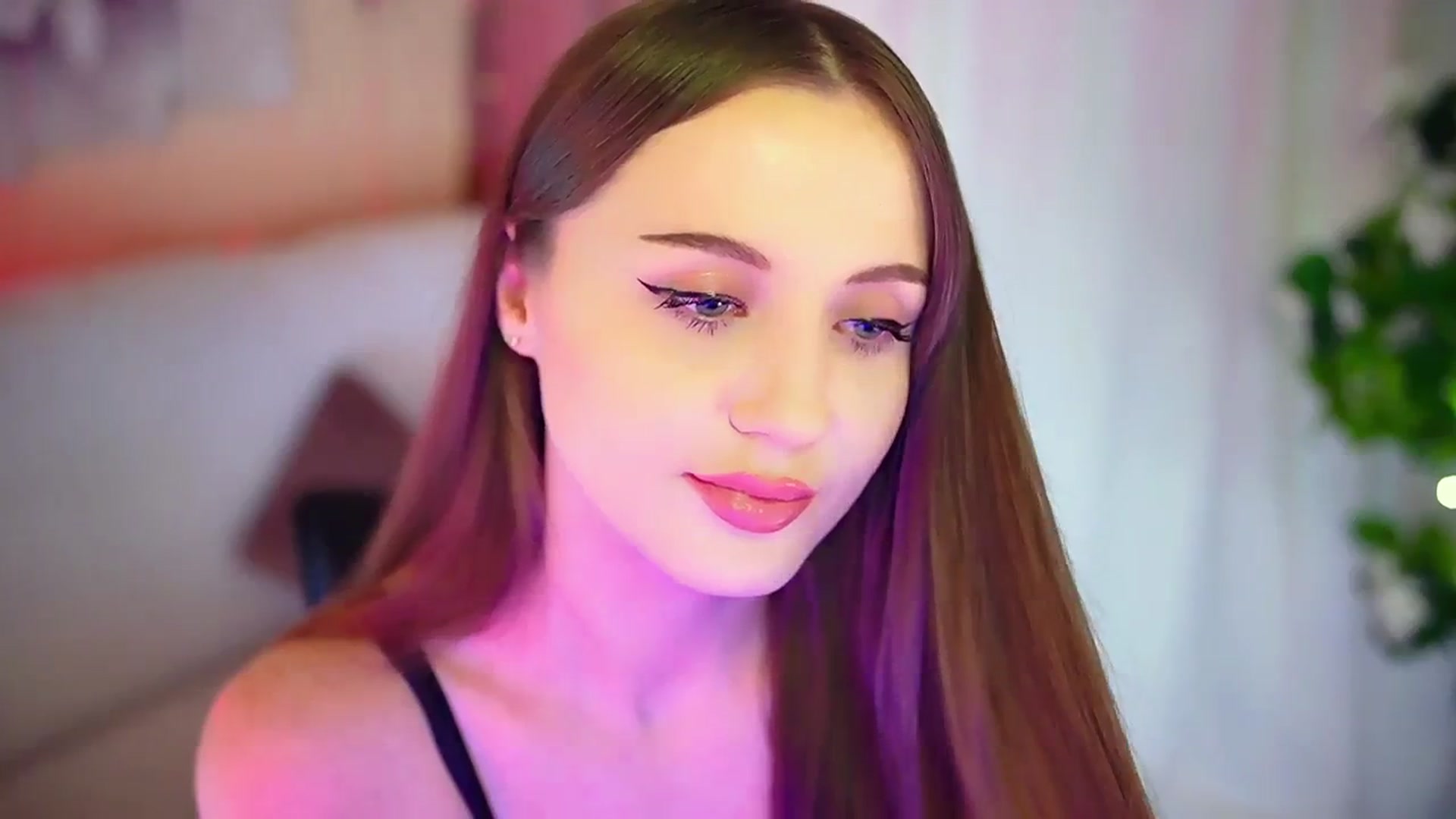 Gallery image thumbnail from Innocent_Soul's myfreecams stream on, 12/04/2023, 15:02 image 18 of 20