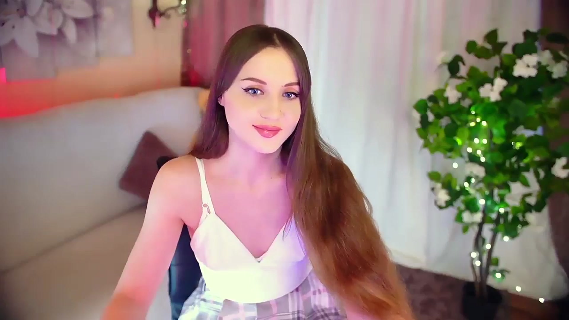 Gallery image thumbnail from Innocent_Soul's myfreecams stream on, 12/06/2023, 11:11 image 3 of 20