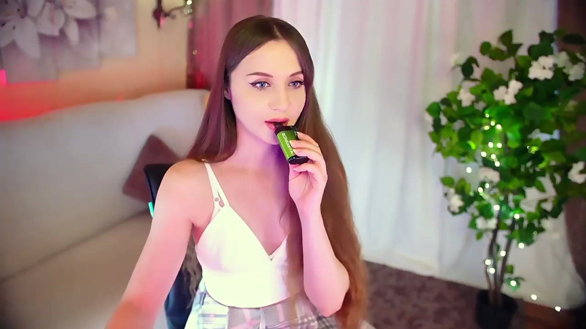 Gallery image thumbnail from Innocent_Soul's myfreecams stream on, 12/06/2023, 11:11 image 16 of 20