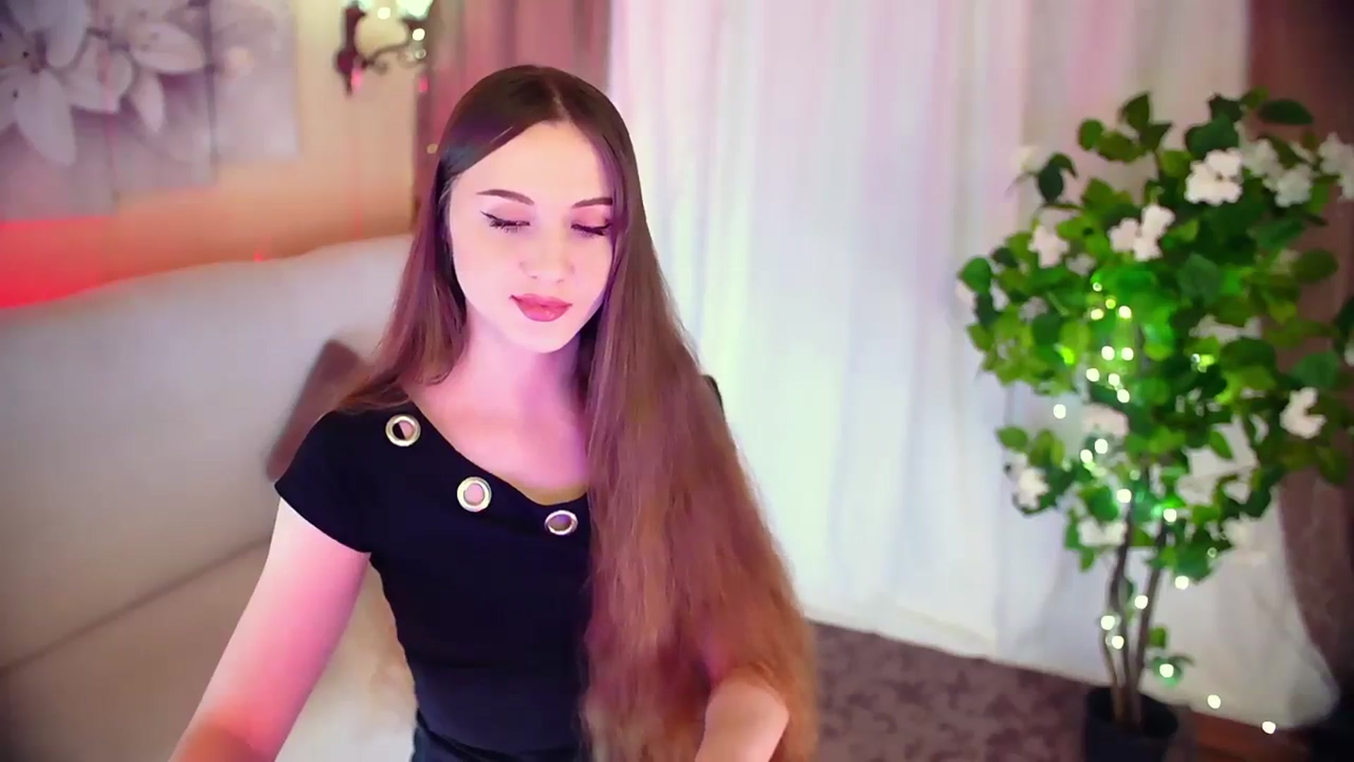 Gallery image thumbnail from Innocent_Soul's myfreecams stream on, 12/07/2023, 14:34 image 16 of 20