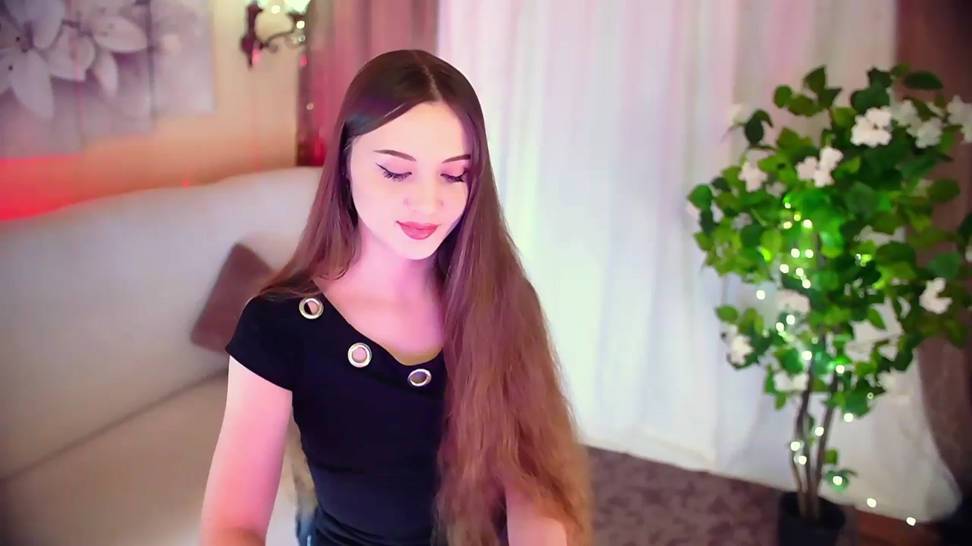 Gallery image thumbnail from Innocent_Soul's myfreecams stream on, 12/07/2023, 14:34 image 19 of 20
