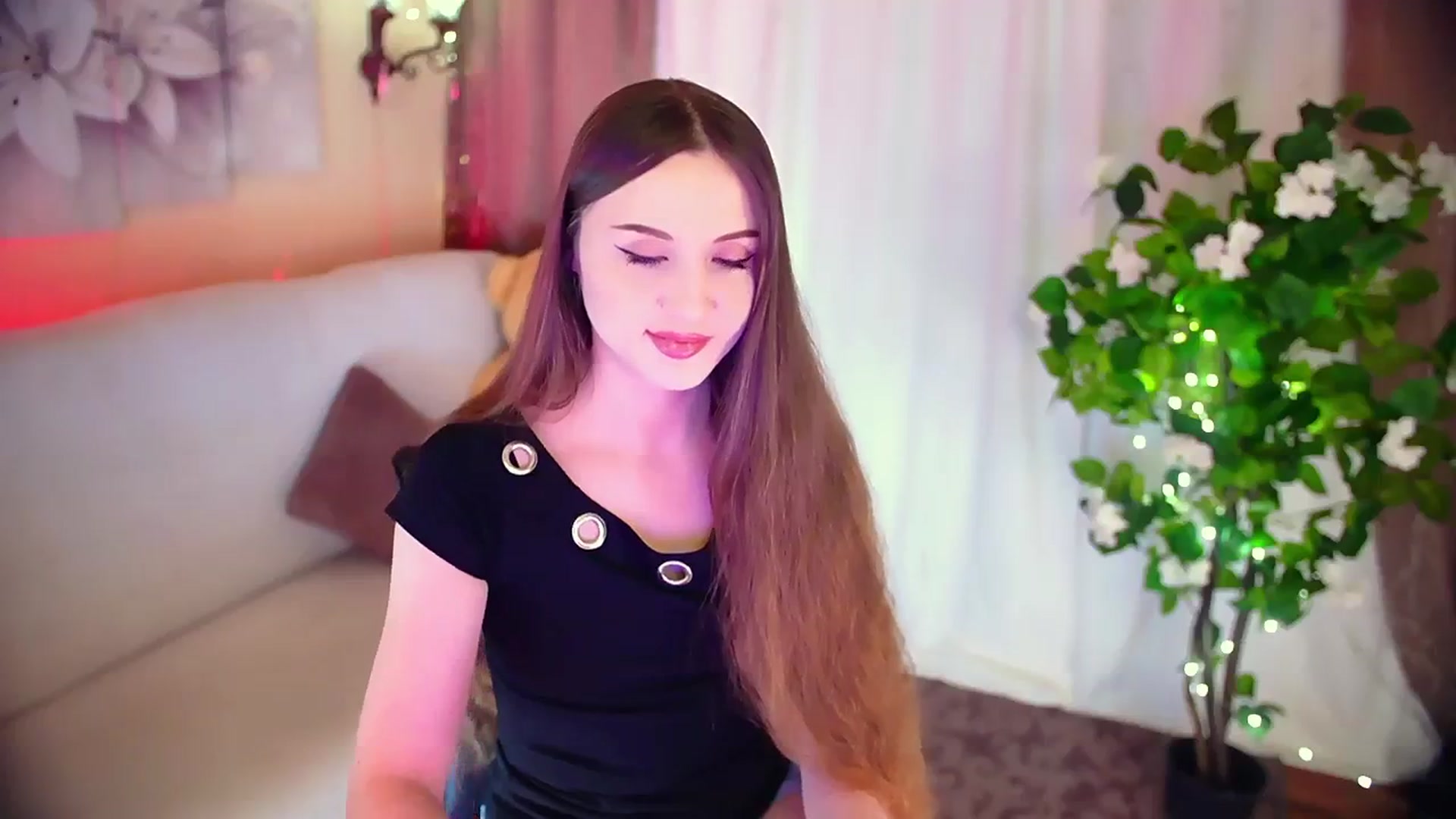 Gallery image thumbnail from Innocent_Soul's myfreecams stream on, 12/07/2023, 14:34 image 8 of 20