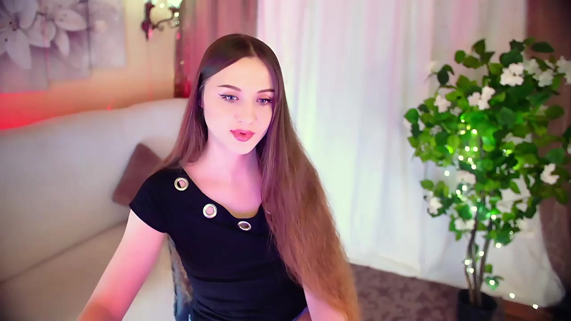Gallery image thumbnail from Innocent_Soul's myfreecams stream on, 12/07/2023, 14:34 image 7 of 20