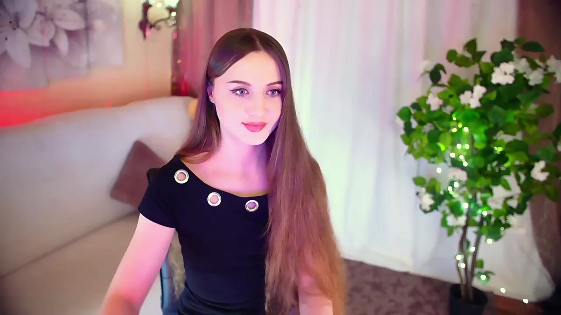 Gallery image thumbnail from Innocent_Soul's myfreecams stream on, 12/07/2023, 16:52 image 5 of 20