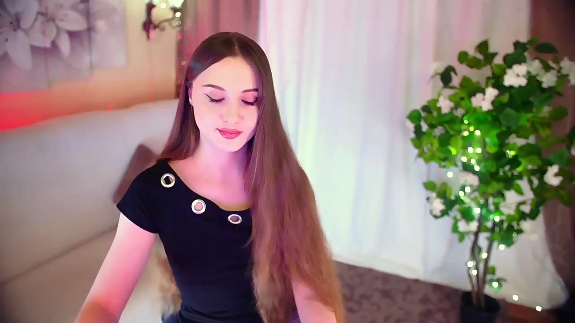 Gallery image thumbnail from Innocent_Soul's myfreecams stream on, 12/07/2023, 16:52 image 18 of 20