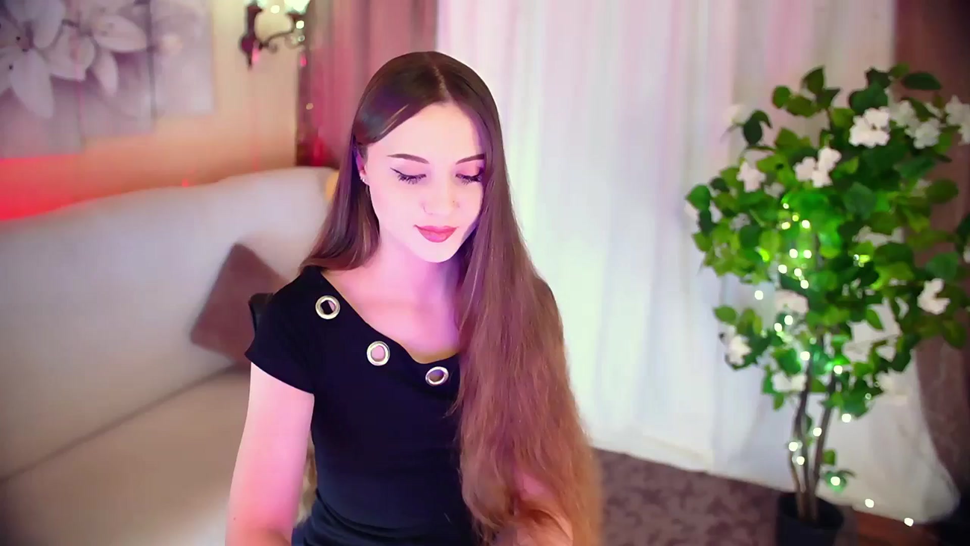 Gallery image thumbnail from Innocent_Soul's myfreecams stream on, 12/07/2023, 16:52 image 12 of 20