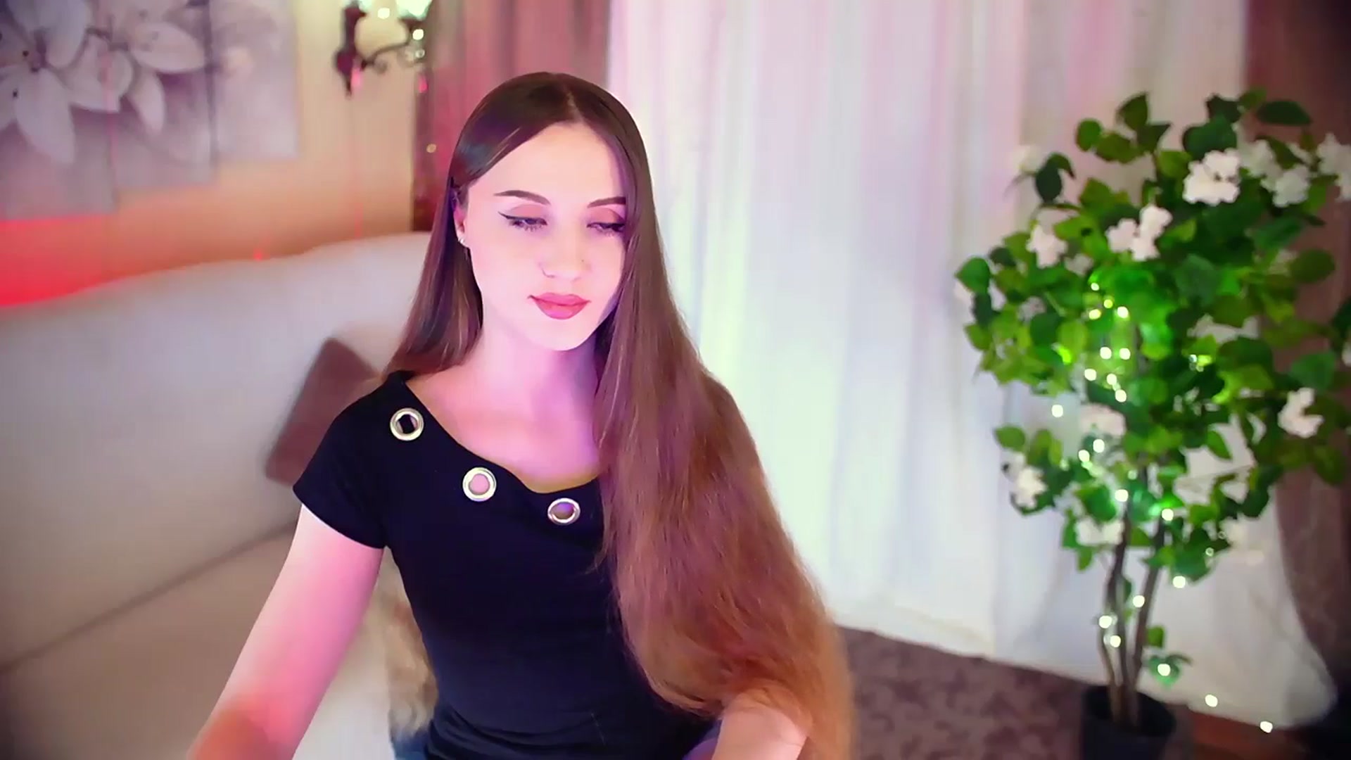 Gallery image thumbnail from Innocent_Soul's myfreecams stream on, 12/07/2023, 16:52 image 10 of 20