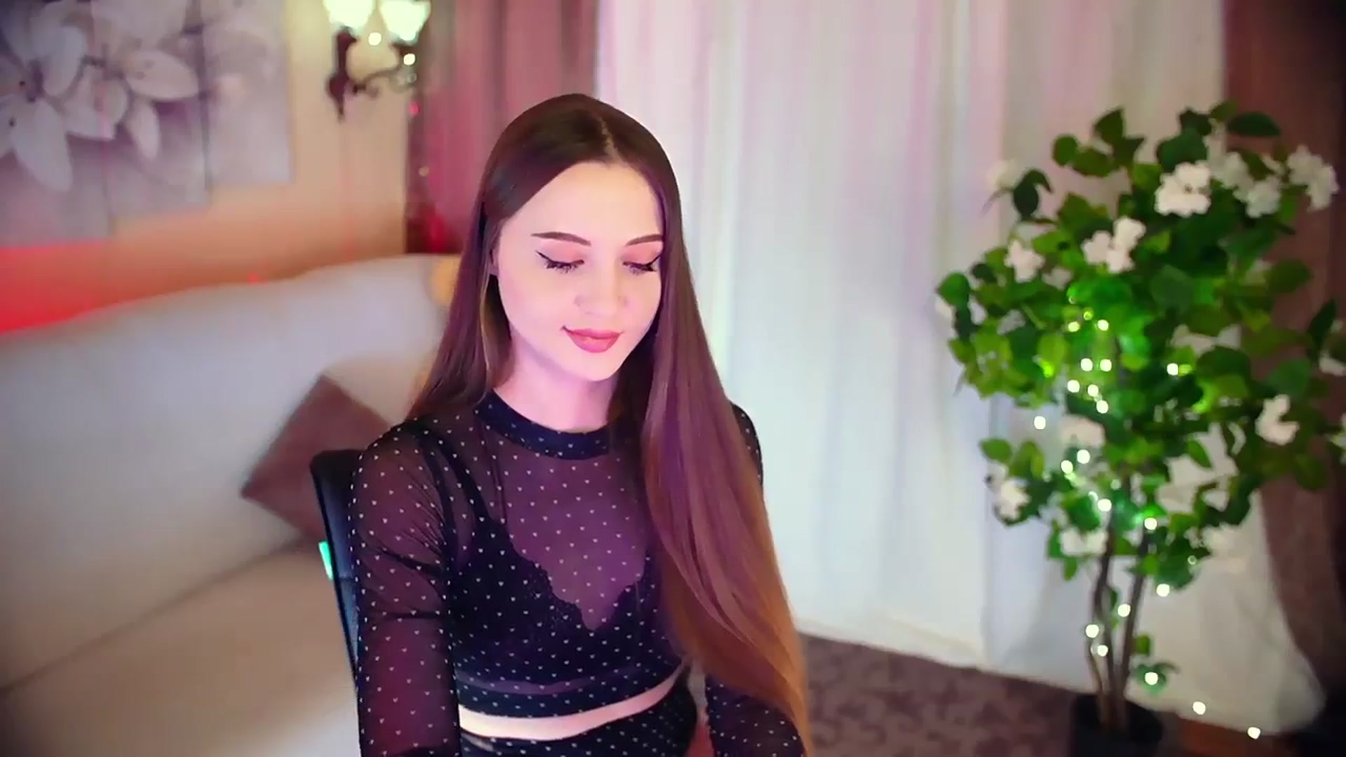 Gallery image thumbnail from Innocent_Soul's myfreecams stream on, 12/12/2023, 16:23 image 10 of 20