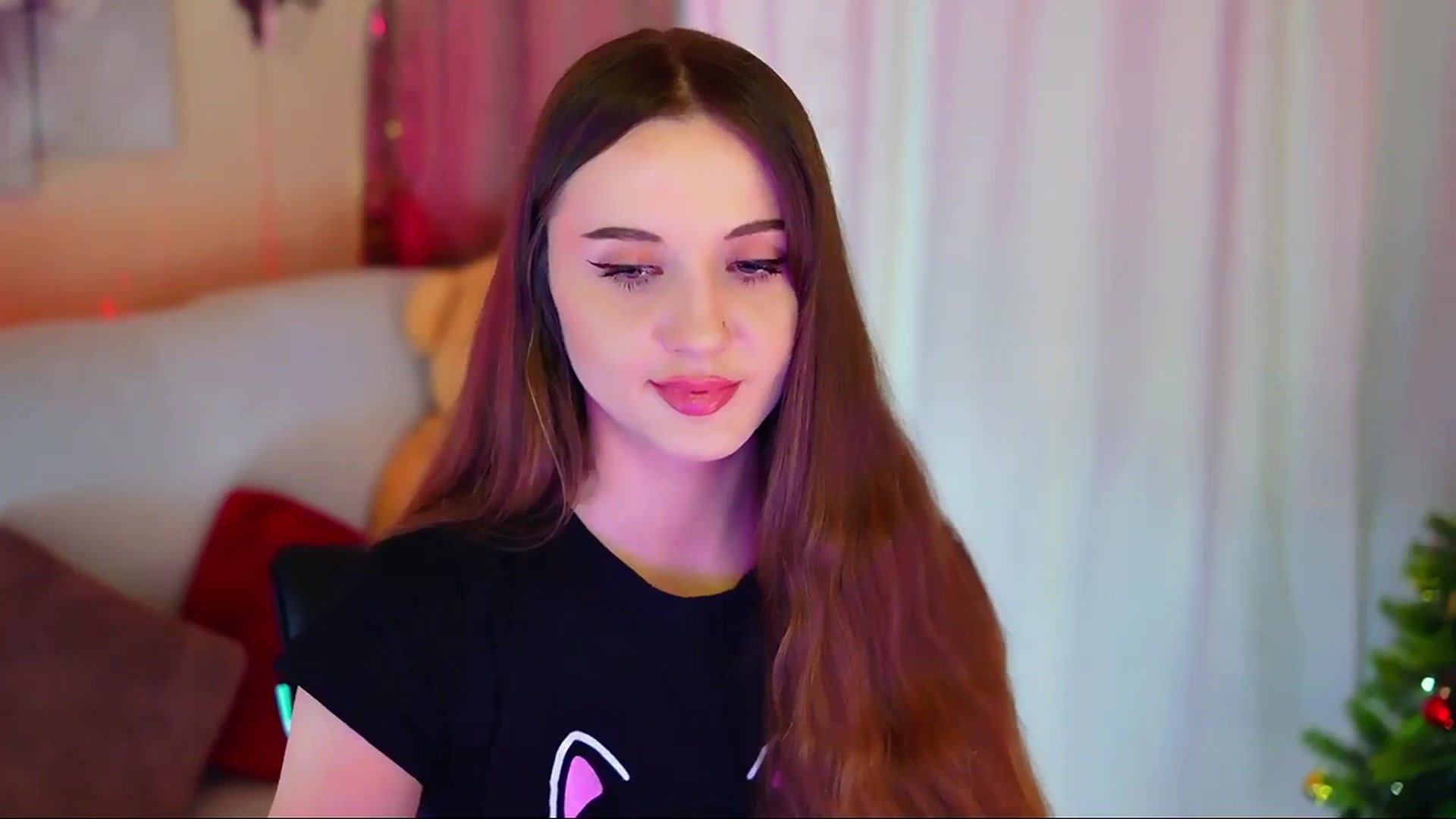 Gallery image thumbnail from Innocent_Soul's myfreecams stream on, 12/24/2023, 14:16 image 7 of 20