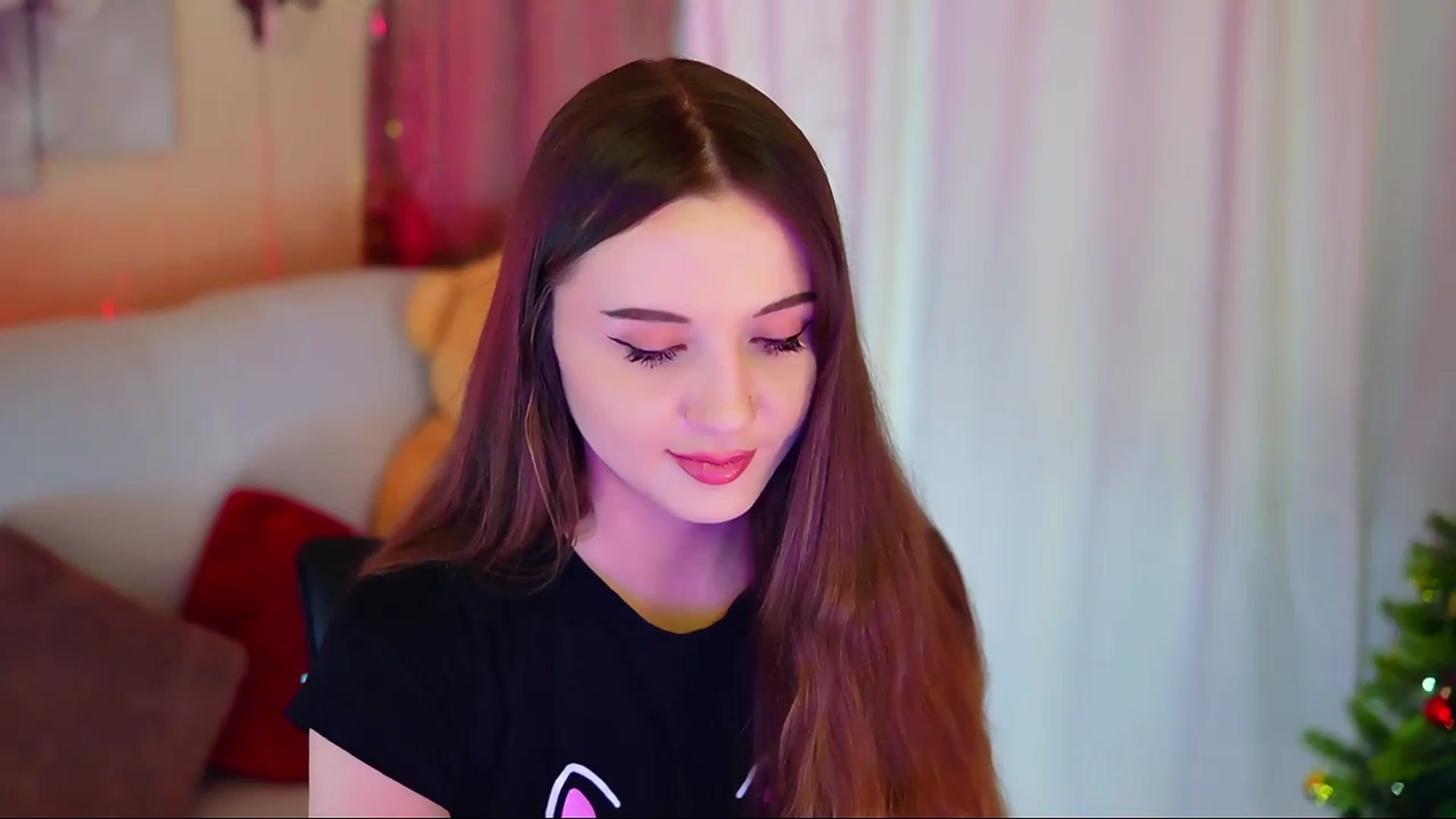 Gallery image thumbnail from Innocent_Soul's myfreecams stream on, 12/24/2023, 14:16 image 5 of 20