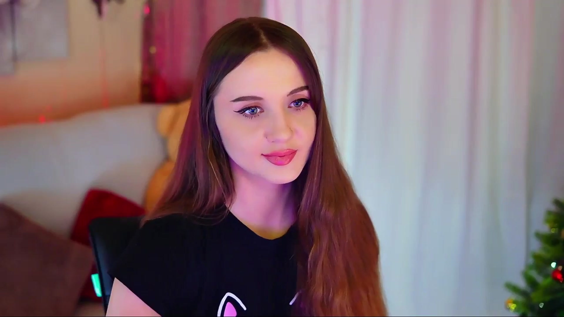 Gallery image thumbnail from Innocent_Soul's myfreecams stream on, 12/24/2023, 14:16 image 4 of 20