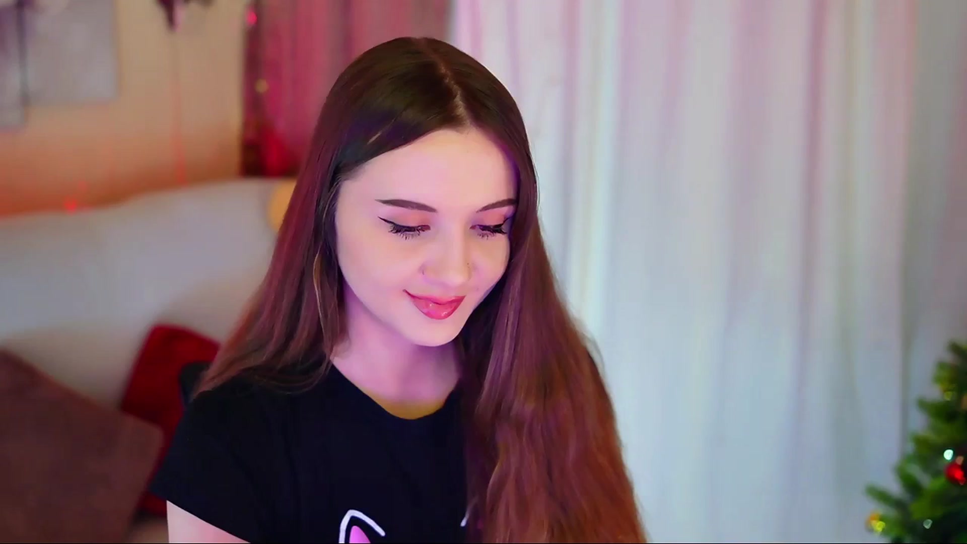 Gallery image thumbnail from Innocent_Soul's myfreecams stream on, 12/24/2023, 14:16 image 8 of 20