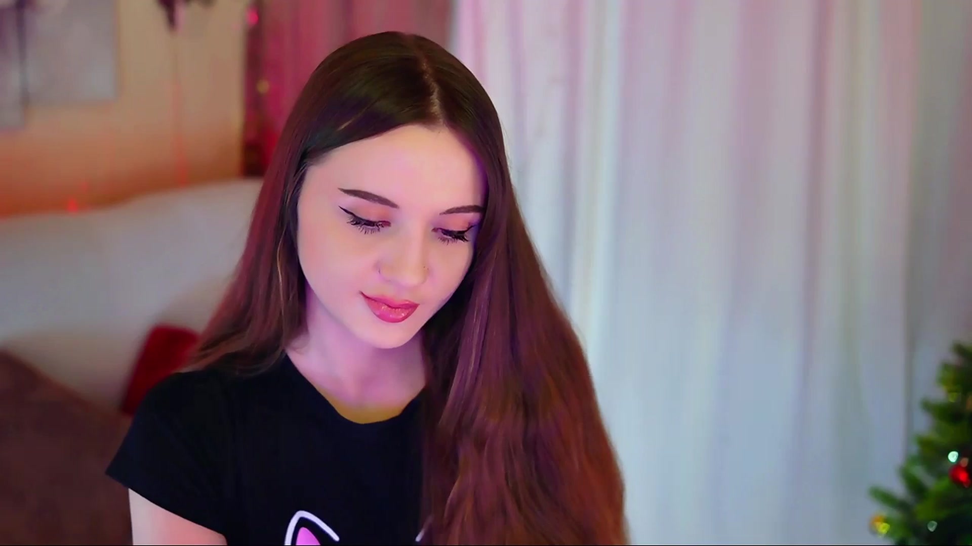 Gallery image thumbnail from Innocent_Soul's myfreecams stream on, 12/24/2023, 14:16 image 13 of 20