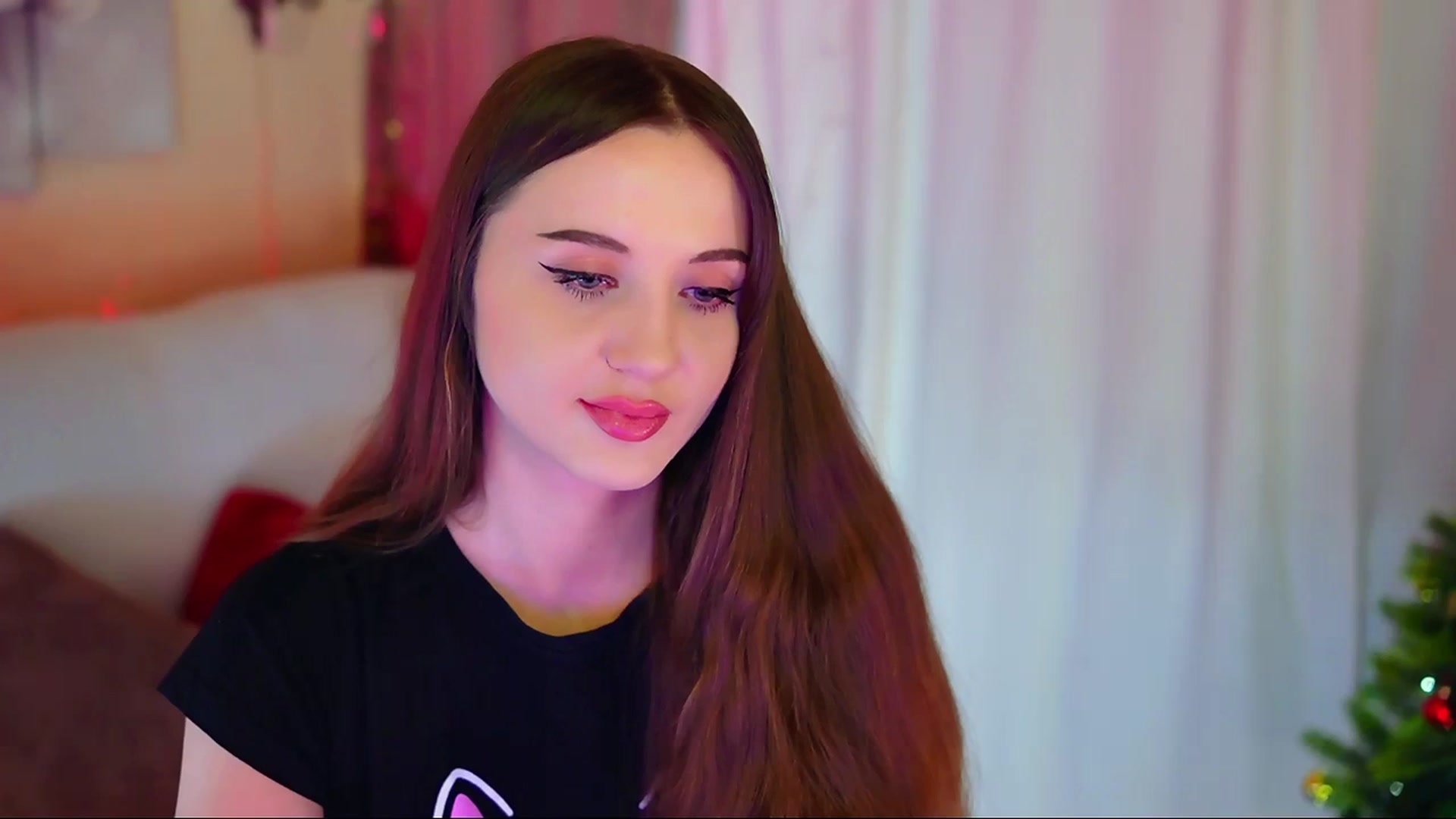 Gallery image thumbnail from Innocent_Soul's myfreecams stream on, 12/24/2023, 14:16 image 12 of 20