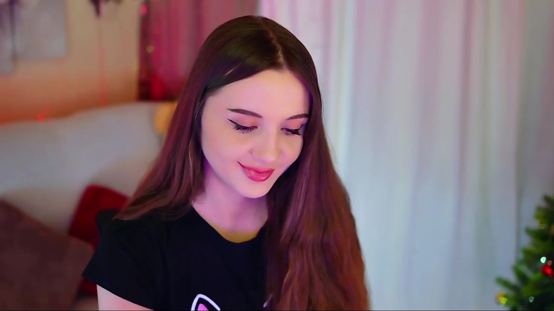 Gallery image thumbnail from Innocent_Soul's myfreecams stream on, 12/24/2023, 14:16 image 16 of 20