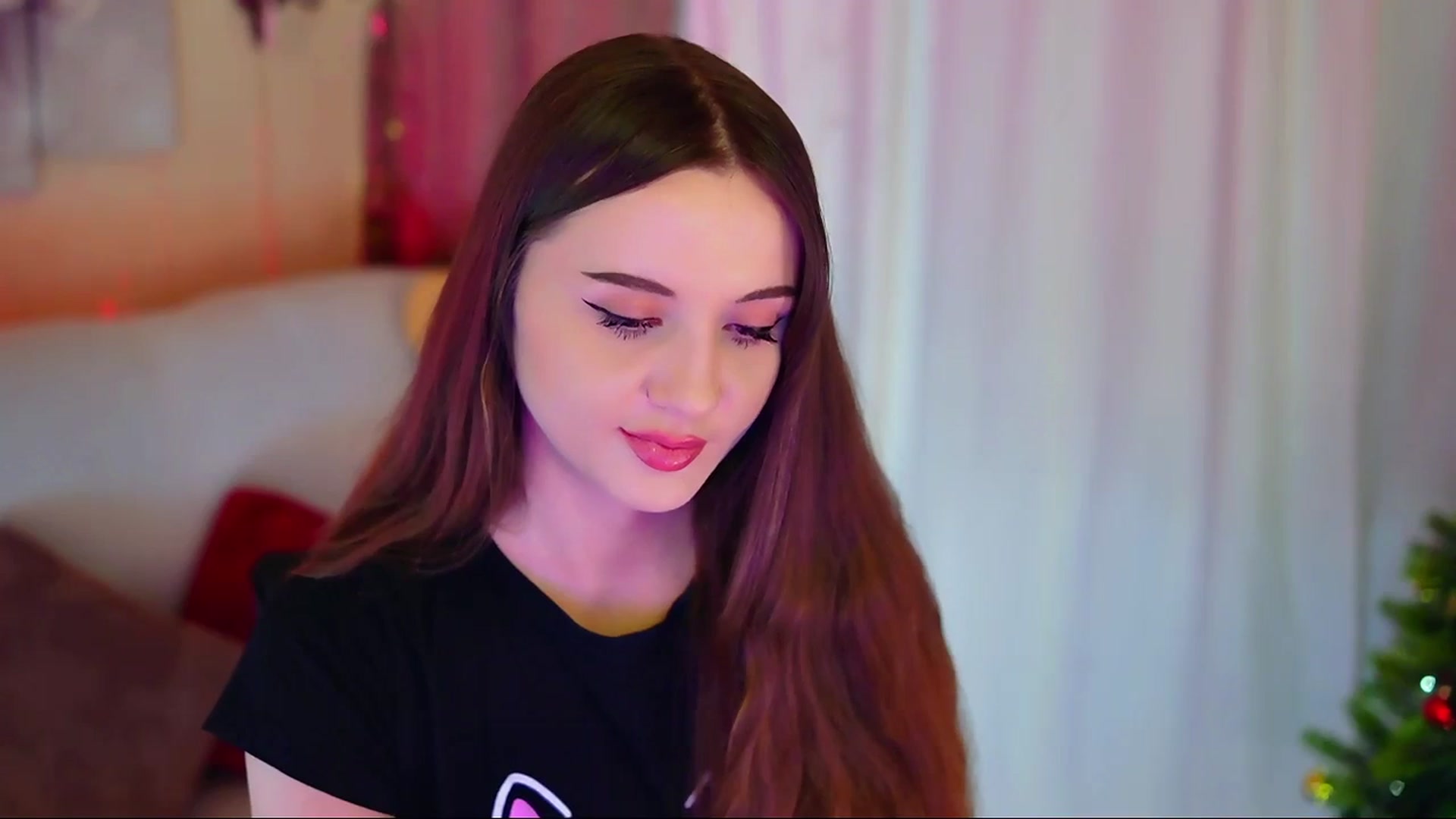 Gallery image thumbnail from Innocent_Soul's myfreecams stream on, 12/24/2023, 14:16 image 15 of 20