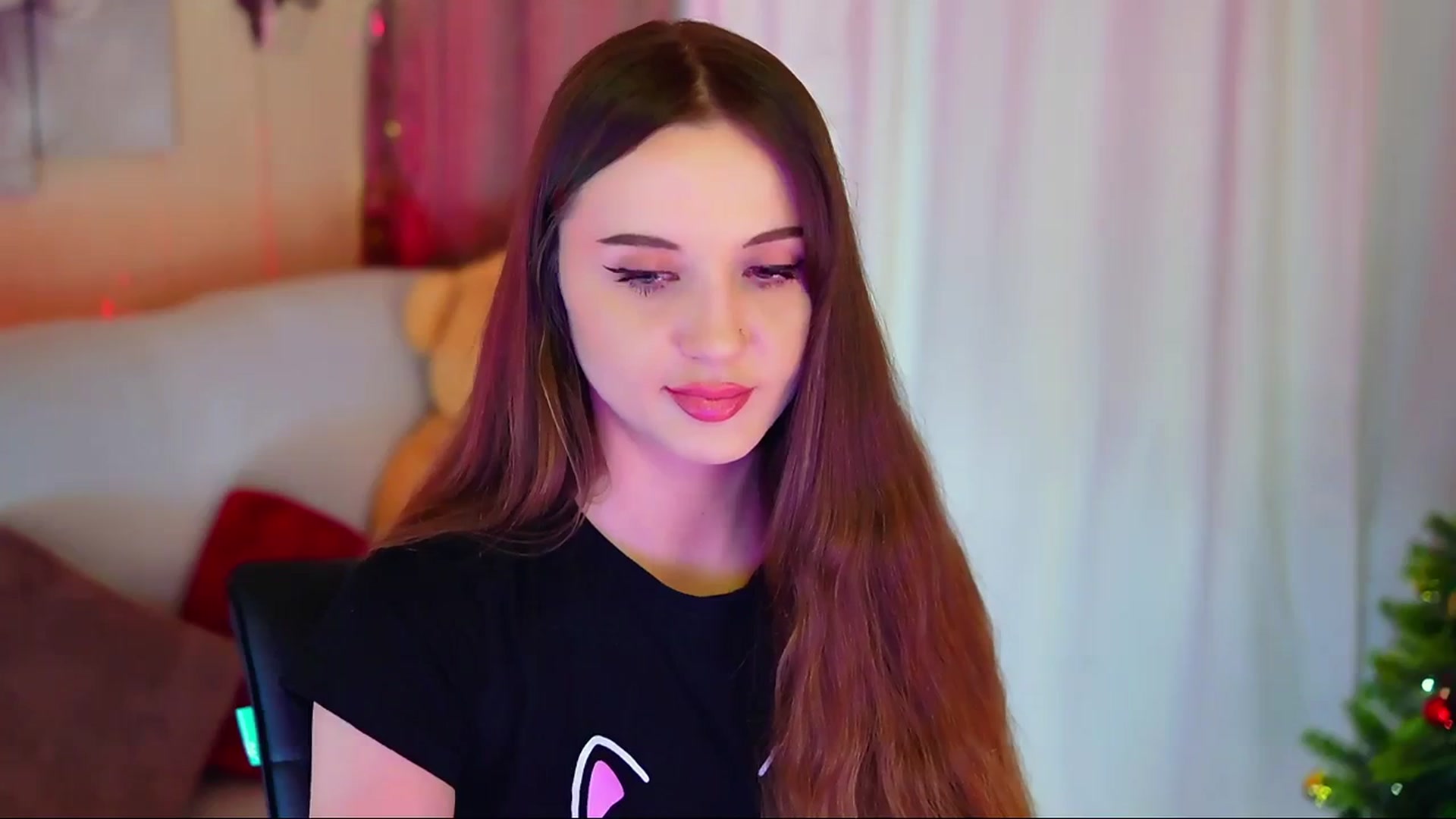 Gallery image thumbnail from Innocent_Soul's myfreecams stream on, 12/24/2023, 14:16 image 11 of 20