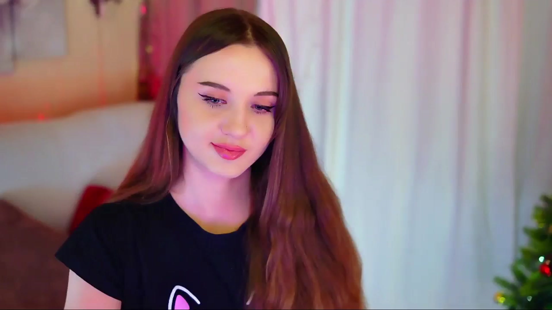 Gallery image thumbnail from Innocent_Soul's myfreecams stream on, 12/24/2023, 14:16 image 17 of 20