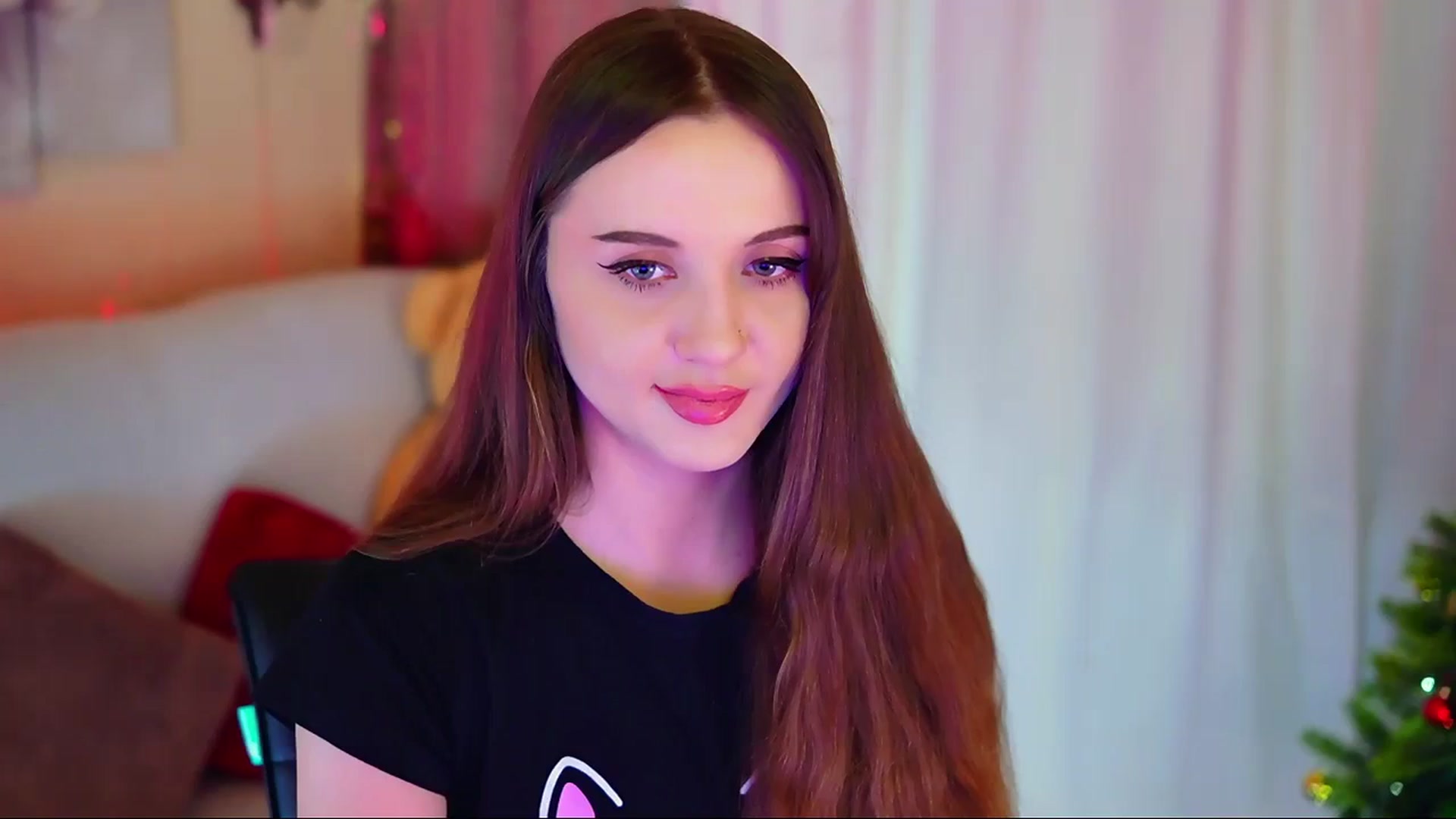 Gallery image thumbnail from Innocent_Soul's myfreecams stream on, 12/24/2023, 14:16 image 18 of 20