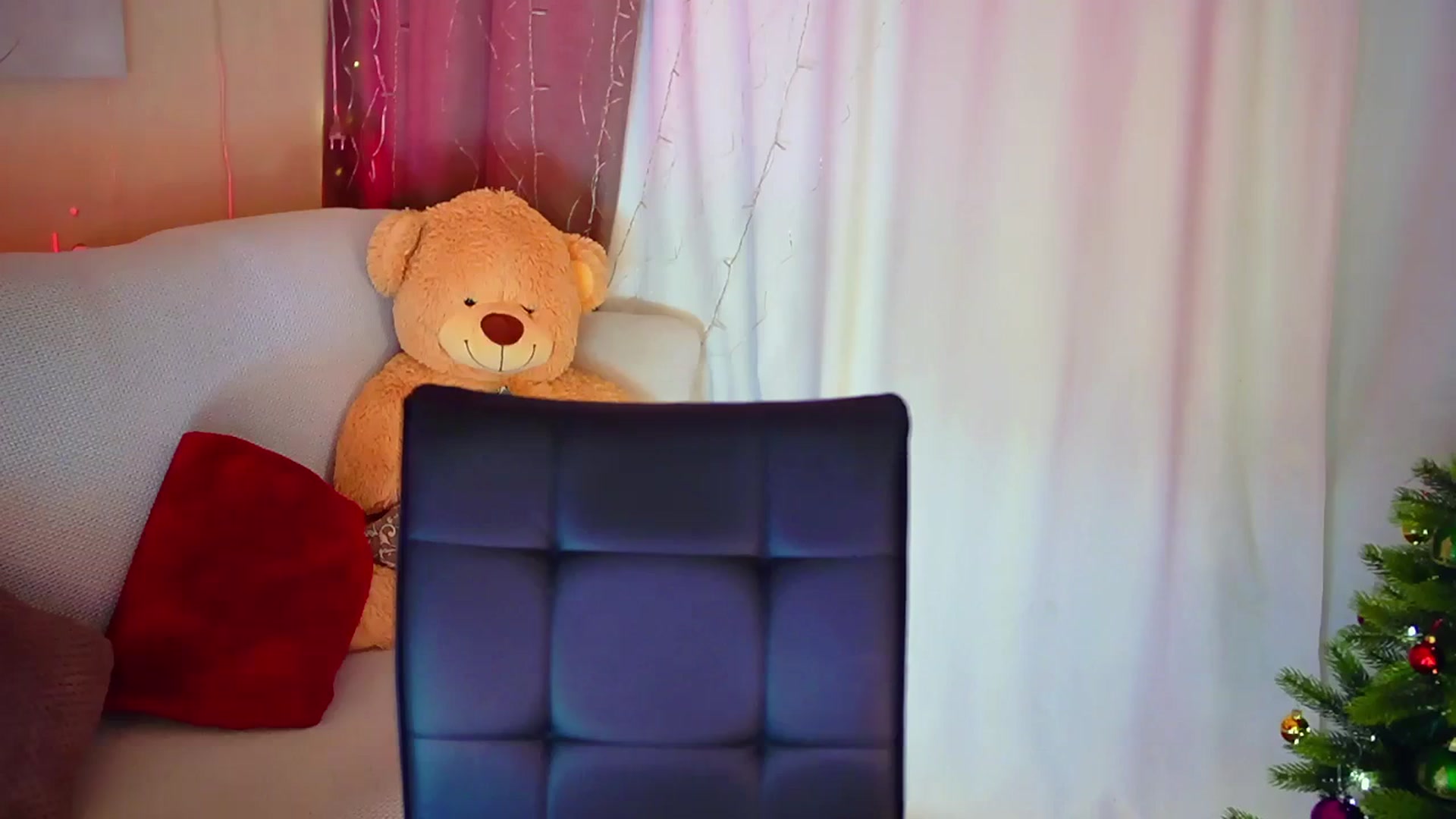 Gallery image thumbnail from Innocent_Soul's myfreecams stream on, 12/25/2023, 15:43 image 13 of 20