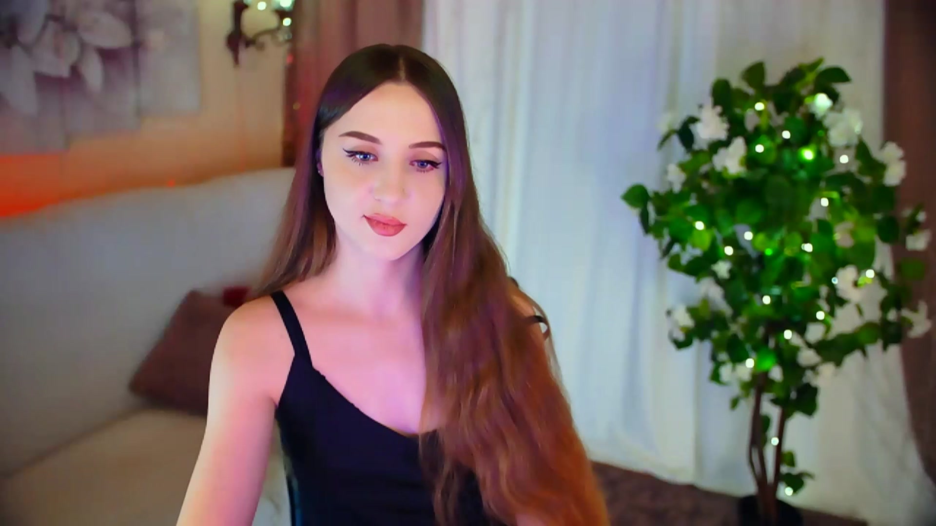 Gallery image thumbnail from Innocent_Soul's myfreecams stream on, 02/14/2024, 16:15 image 19 of 20
