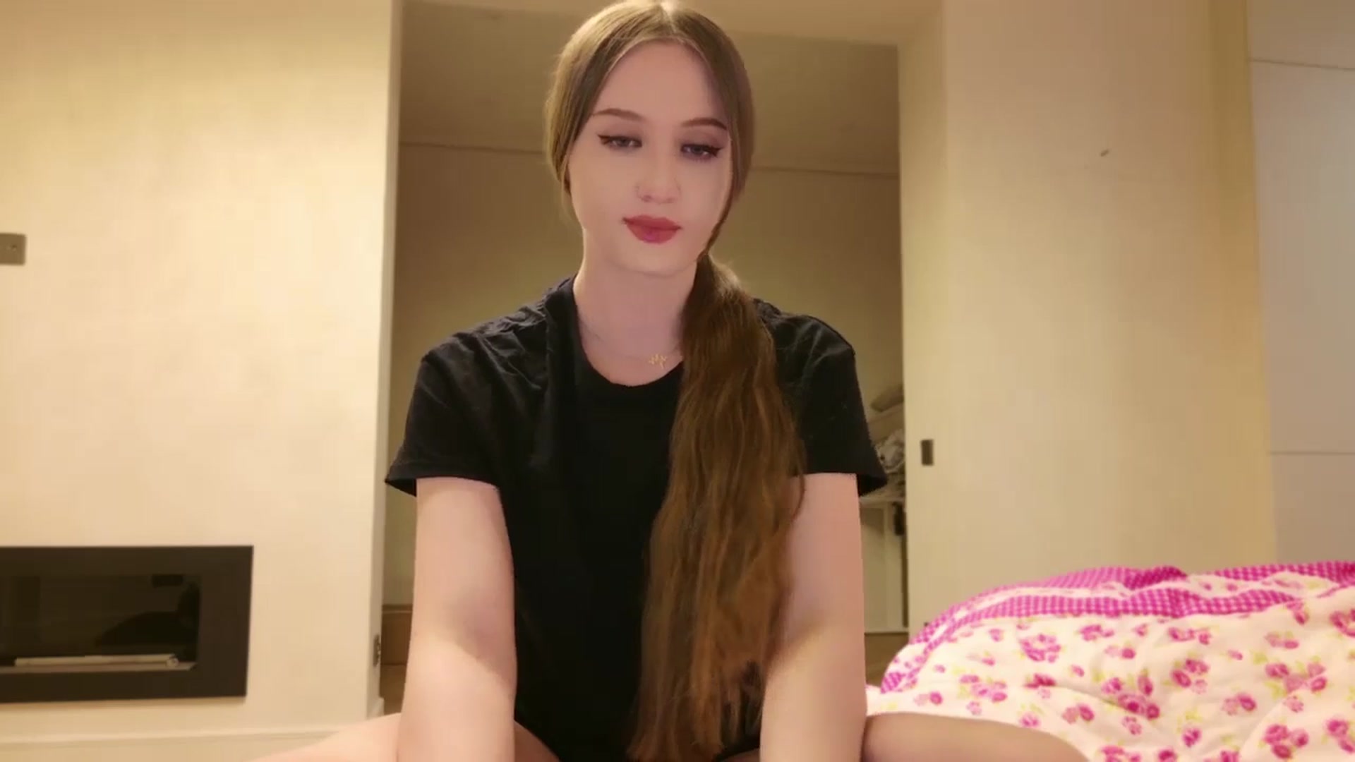 Gallery image thumbnail from Innocent_Soul's myfreecams stream on, 05/15/2024, 19:19 image 16 of 20