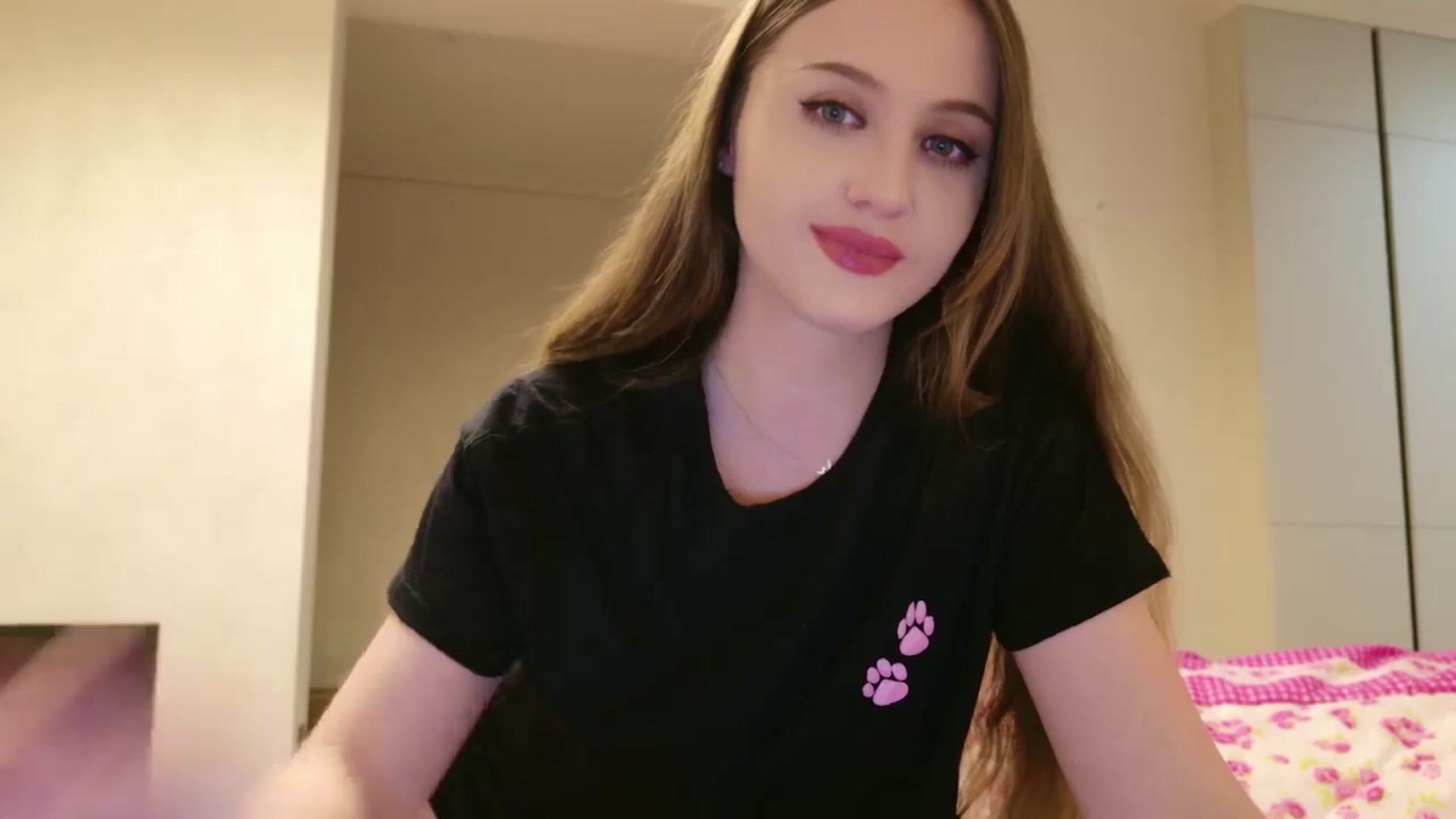 Gallery image thumbnail from Innocent_Soul's myfreecams stream on, 05/15/2024, 19:19 image 5 of 20