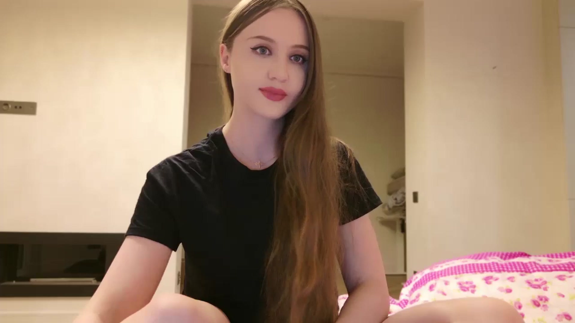 Gallery image thumbnail from Innocent_Soul's myfreecams stream on, 05/15/2024, 20:12 image 16 of 20