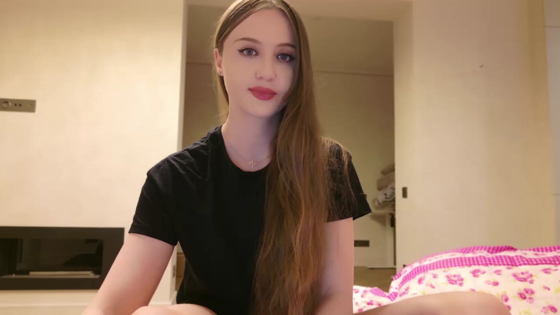 Gallery image thumbnail from Innocent_Soul's myfreecams stream on, 05/15/2024, 20:12 image 18 of 20