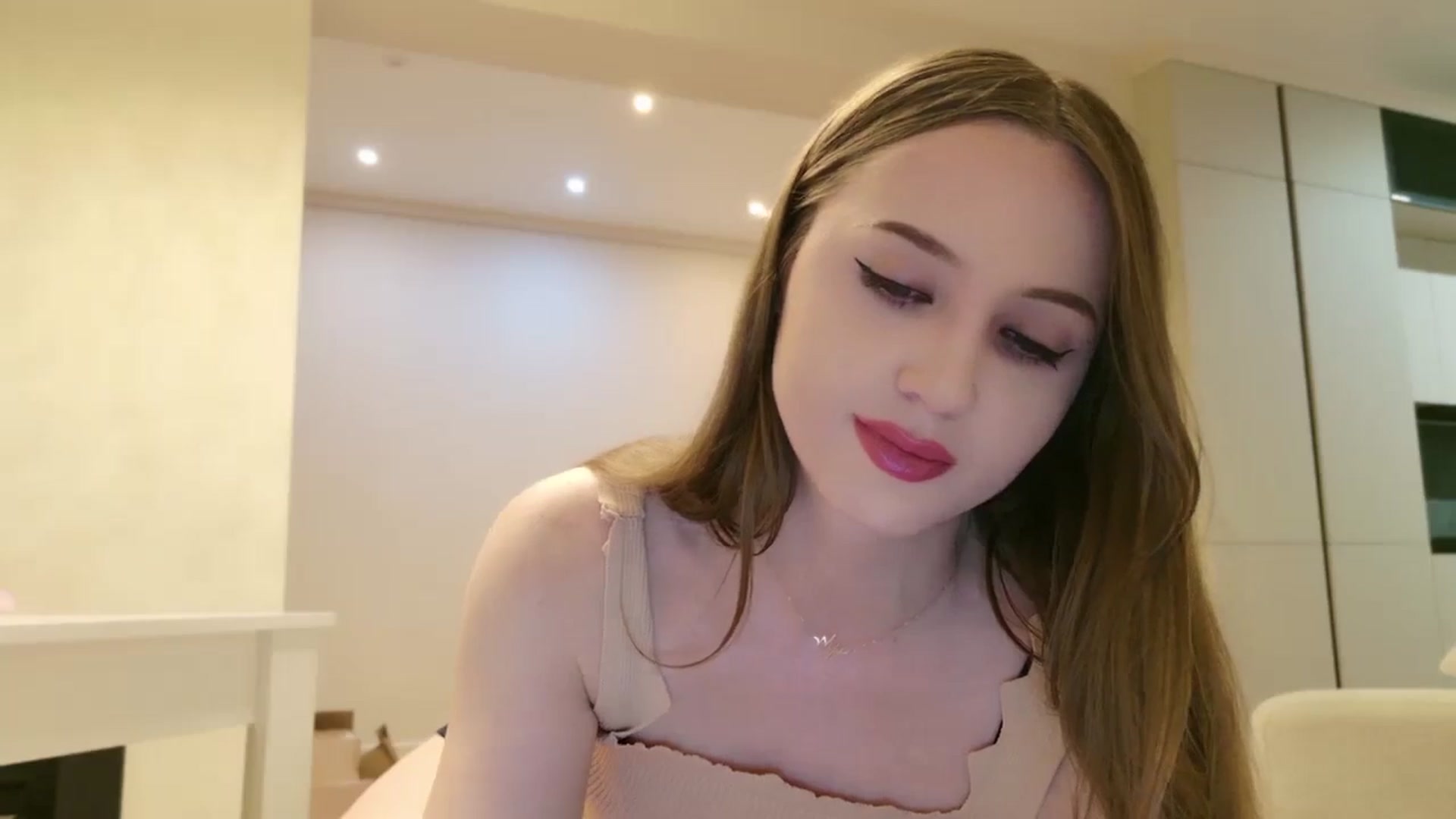 Gallery image thumbnail from Innocent_Soul's myfreecams stream on, 05/22/2024, 20:17 image 17 of 20