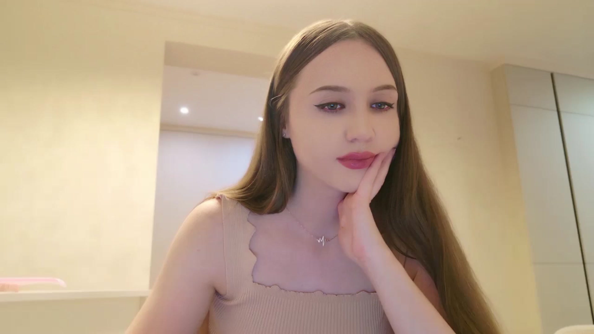 Gallery image thumbnail from Innocent_Soul's myfreecams stream on, 05/22/2024, 20:44 image 7 of 20