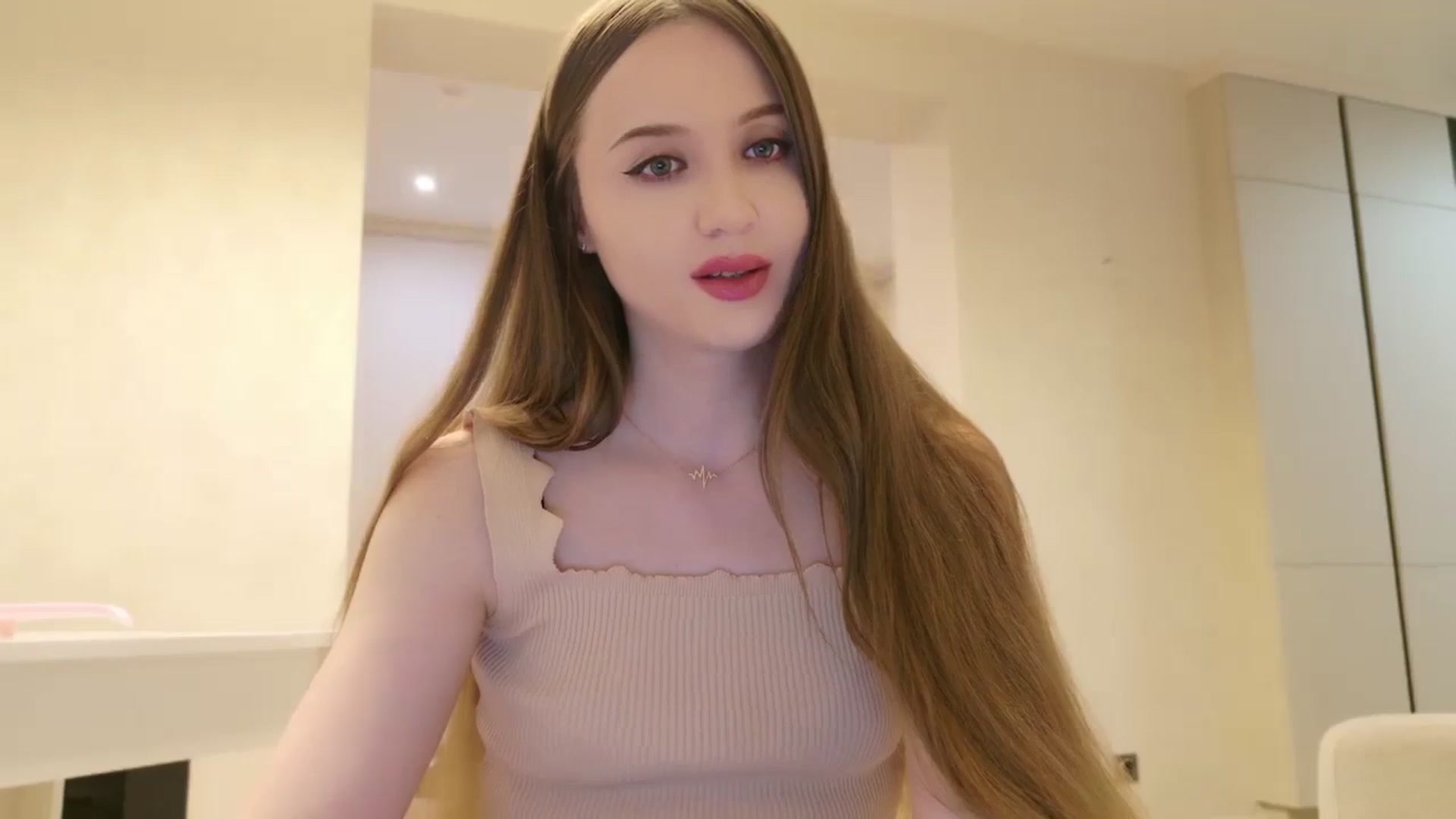 Gallery image thumbnail from Innocent_Soul's myfreecams stream on, 05/22/2024, 20:44 image 14 of 20