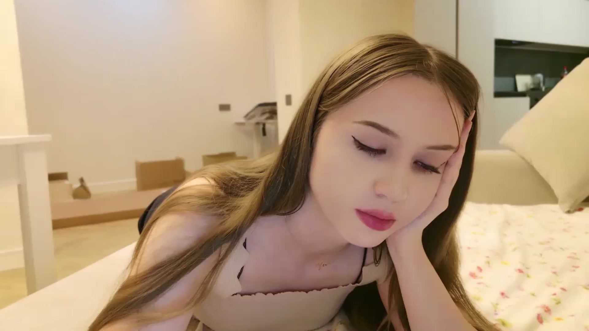 Gallery image thumbnail from Innocent_Soul's myfreecams stream on, 05/22/2024, 23:43 image 12 of 20
