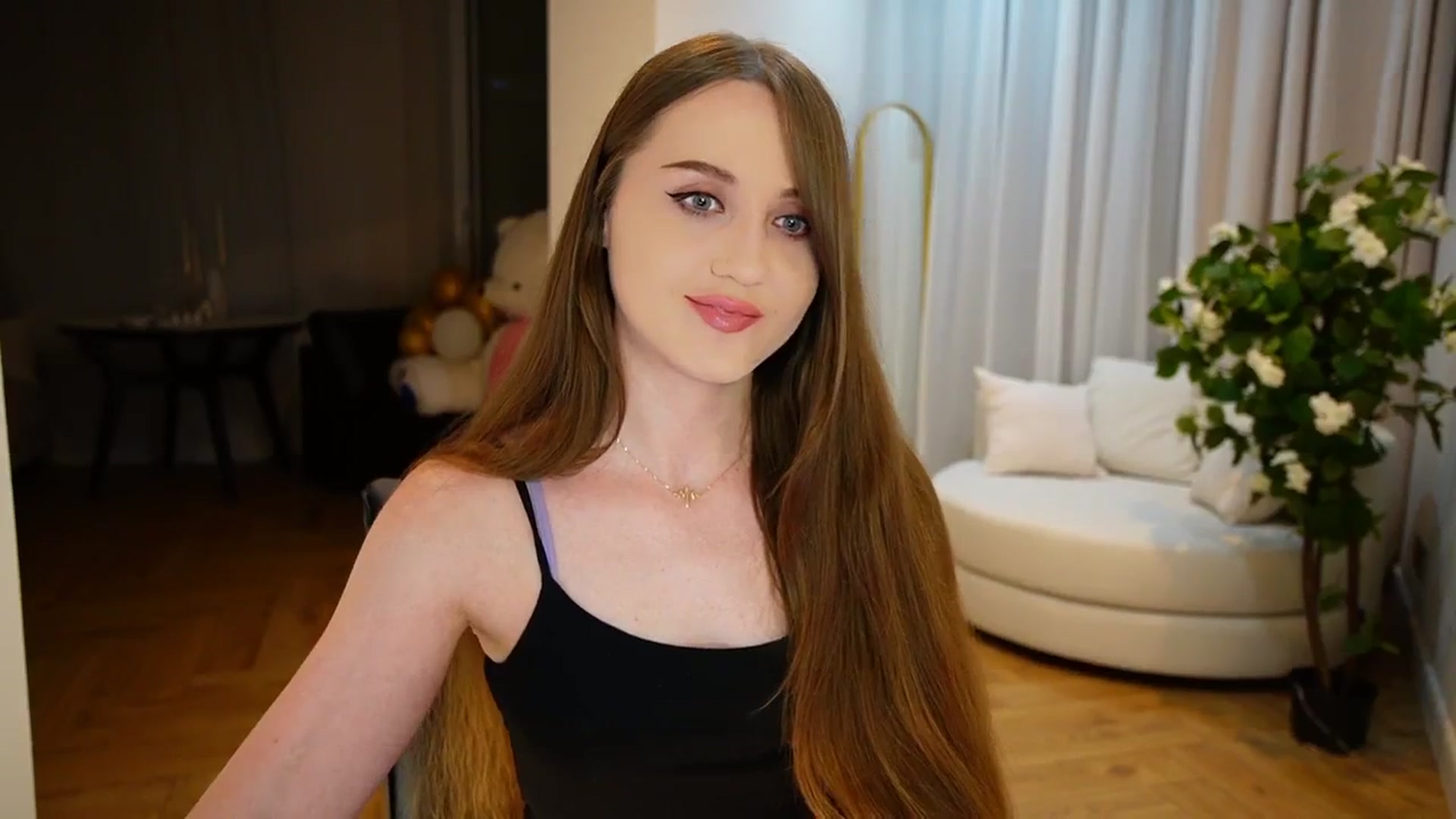 Gallery image thumbnail from Innocent_Soul's myfreecams stream on, 08/29/2024, 19:53 image 17 of 20