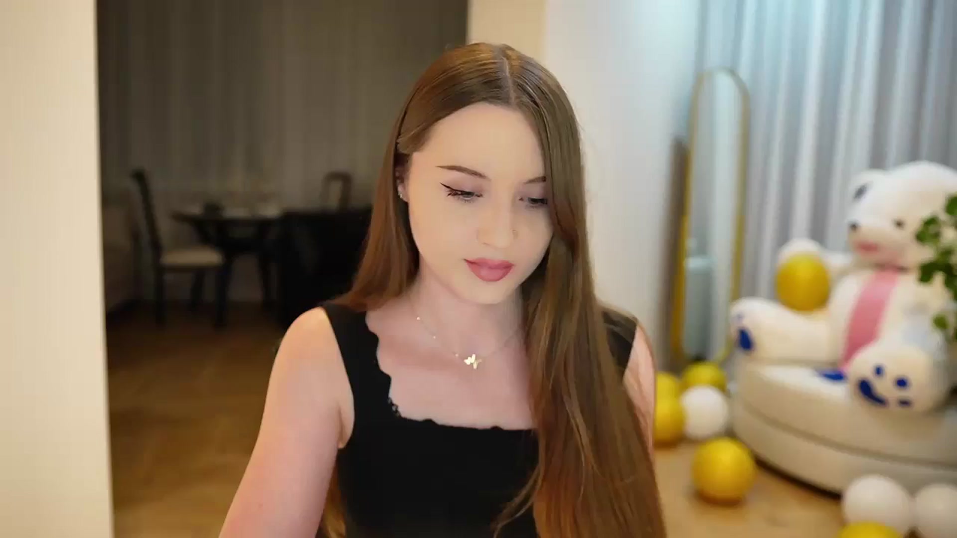 Gallery image thumbnail from Innocent_Soul's myfreecams stream on, 09/07/2024, 19:16 image 6 of 20