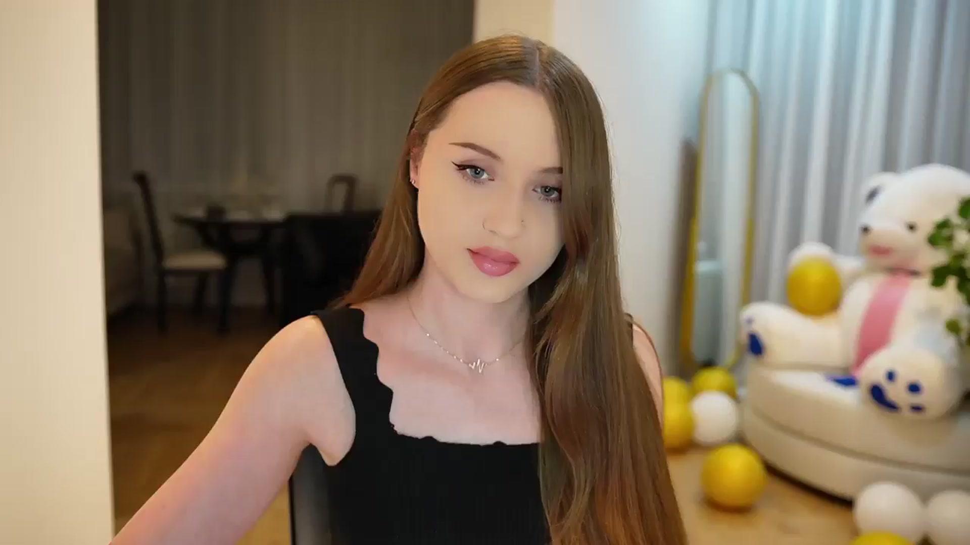 Gallery image thumbnail from Innocent_Soul's myfreecams stream on, 09/07/2024, 19:16 image 3 of 20