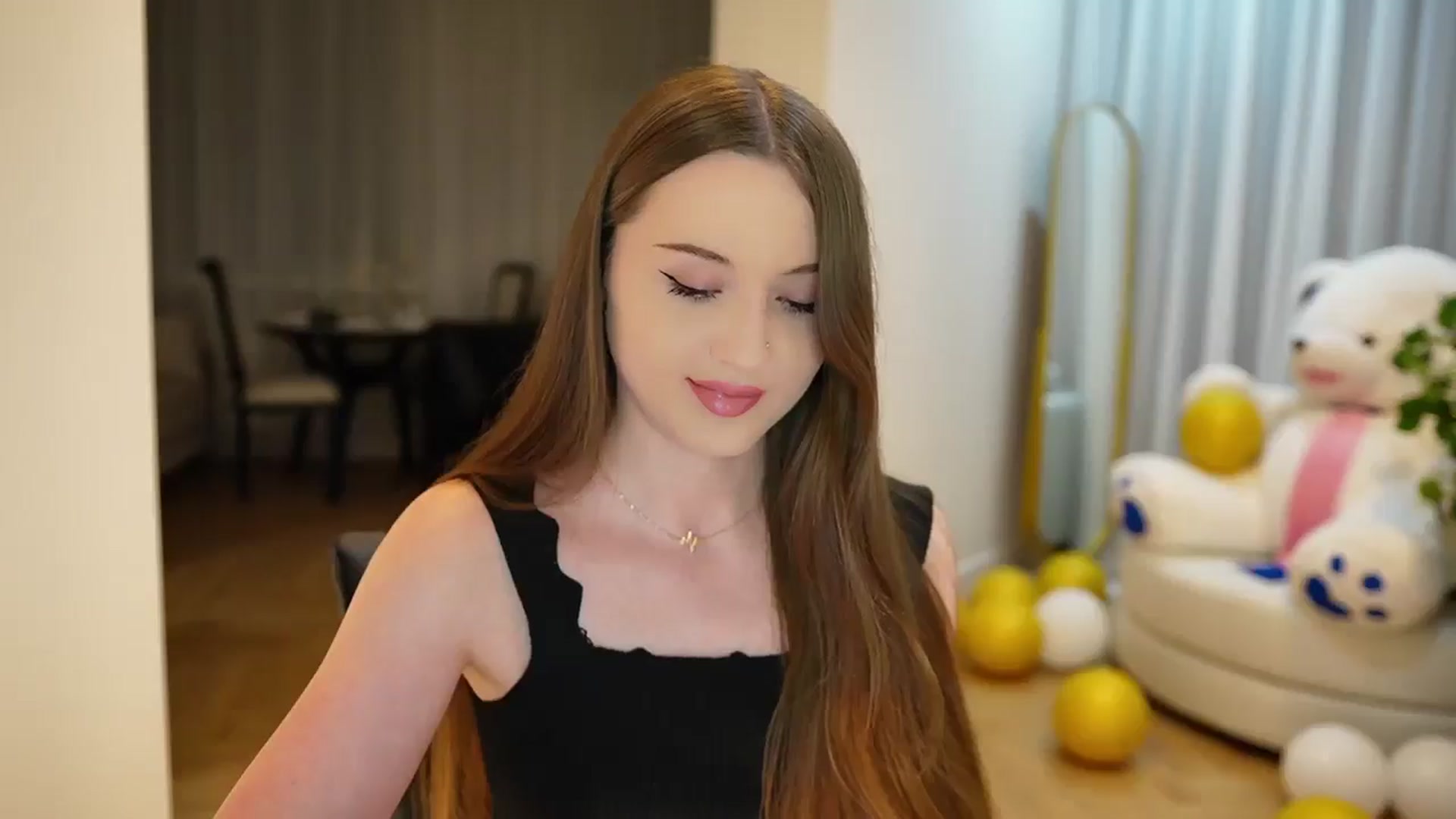 Gallery image thumbnail from Innocent_Soul's myfreecams stream on, 09/07/2024, 19:46 image 5 of 20