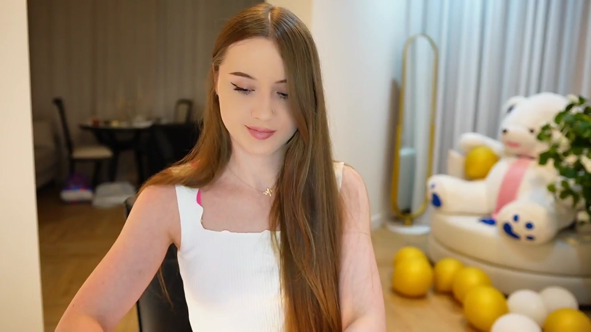 Gallery image thumbnail from Innocent_Soul's myfreecams stream on, 09/10/2024, 18:02 image 15 of 20