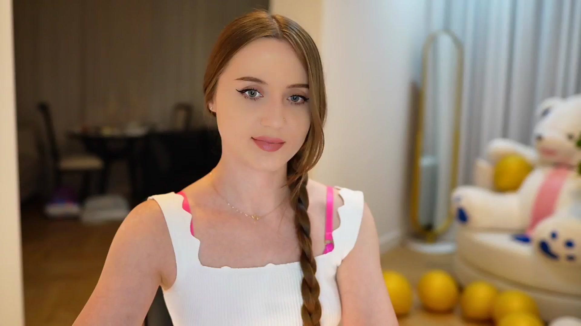 Gallery image thumbnail from Innocent_Soul's myfreecams stream on, 09/10/2024, 20:03 image 17 of 20