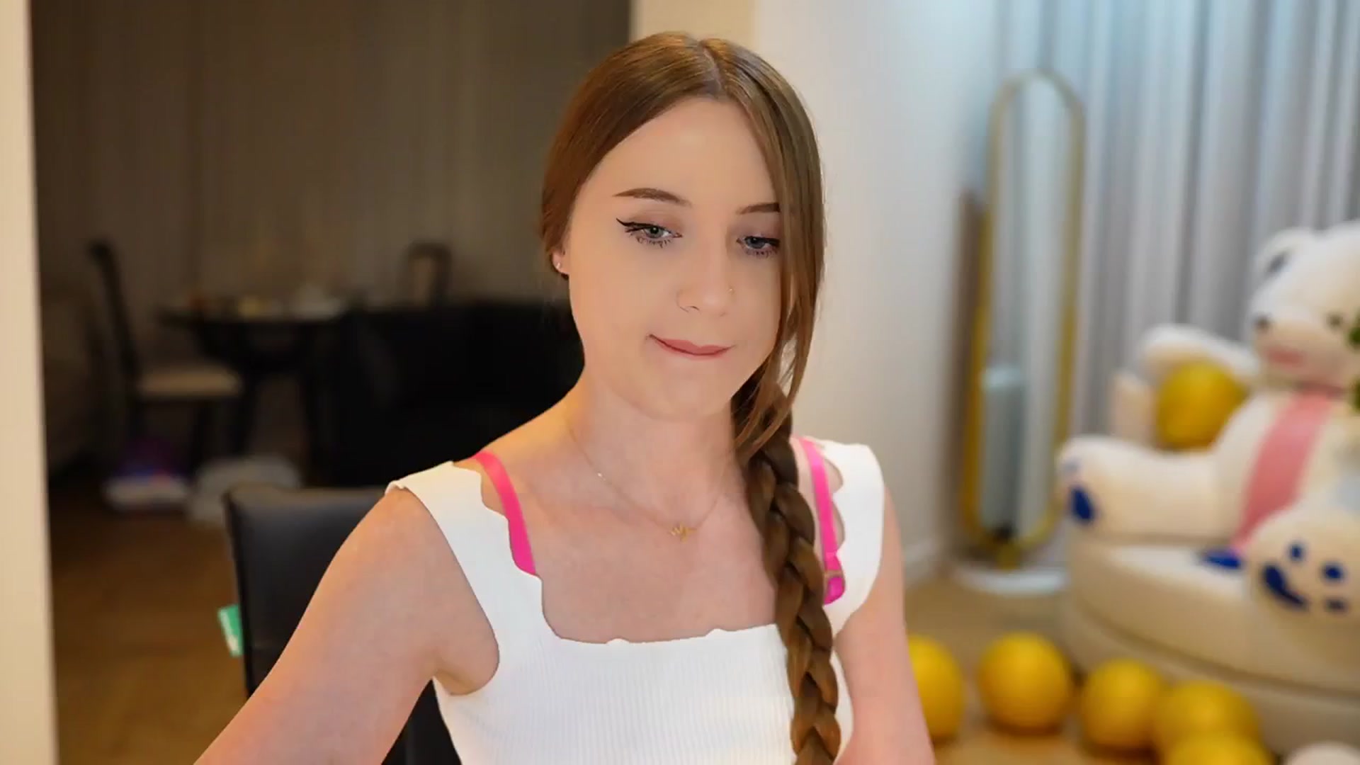 Gallery image thumbnail from Innocent_Soul's myfreecams stream on, 09/10/2024, 20:03 image 10 of 20